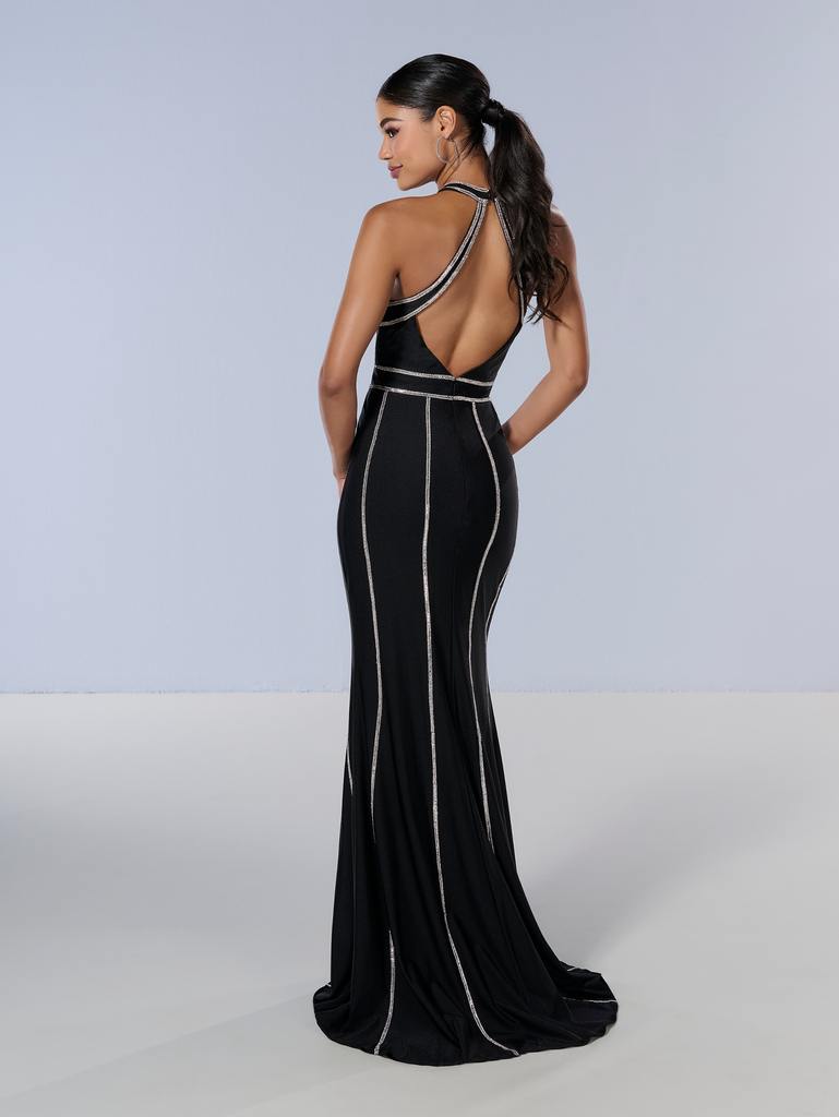 16200 Amore Gowns 16200_Black_2-769x1024
