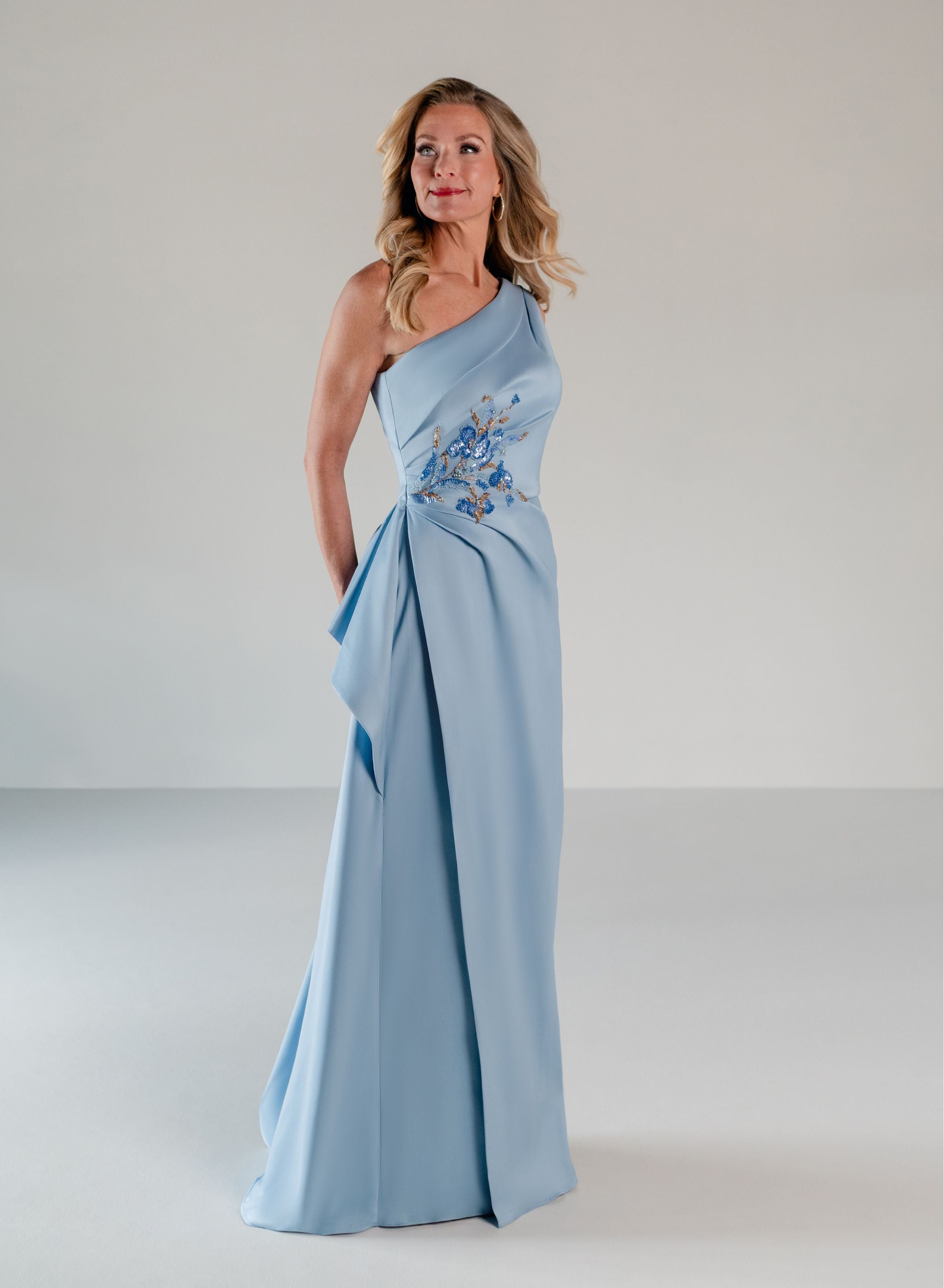 Style: 17321 Amore Gowns 17