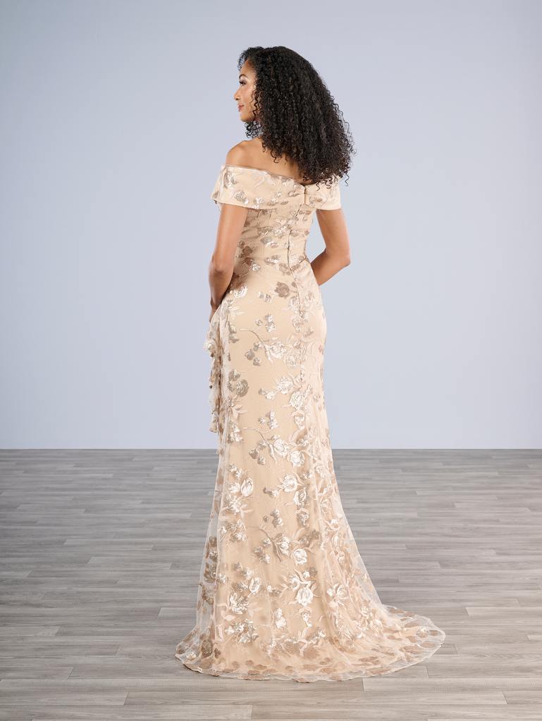 17186 Amore Gowns 17186_Gold_2-769x1024