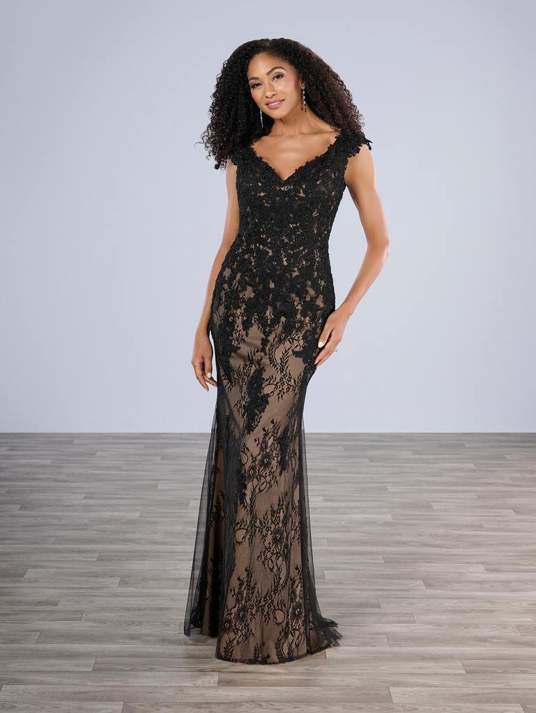 17203 Amore Gowns 17203_Black_1-769x1024