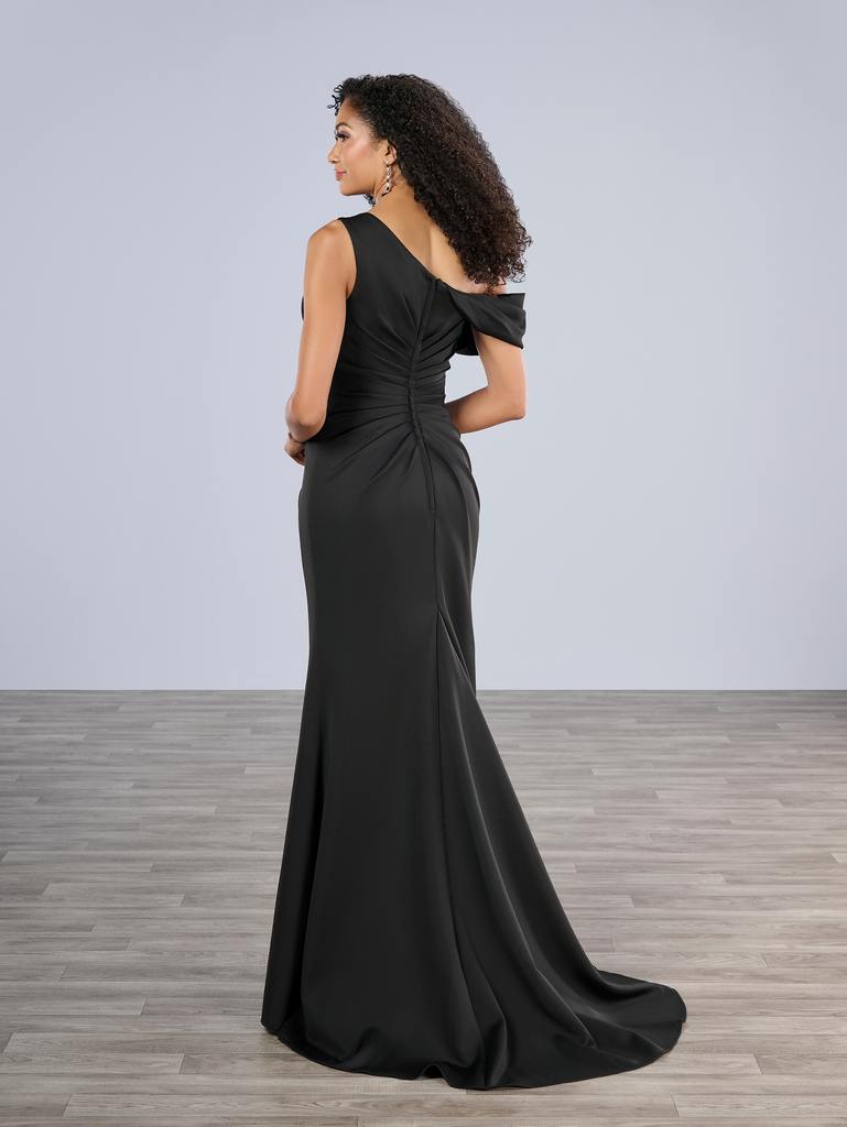 17204 Amore Gowns 17204_Black_2-769x1024