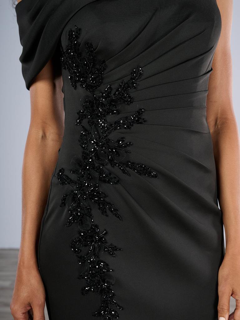 17204 Amore Gowns 17204_Black_4-769x1024