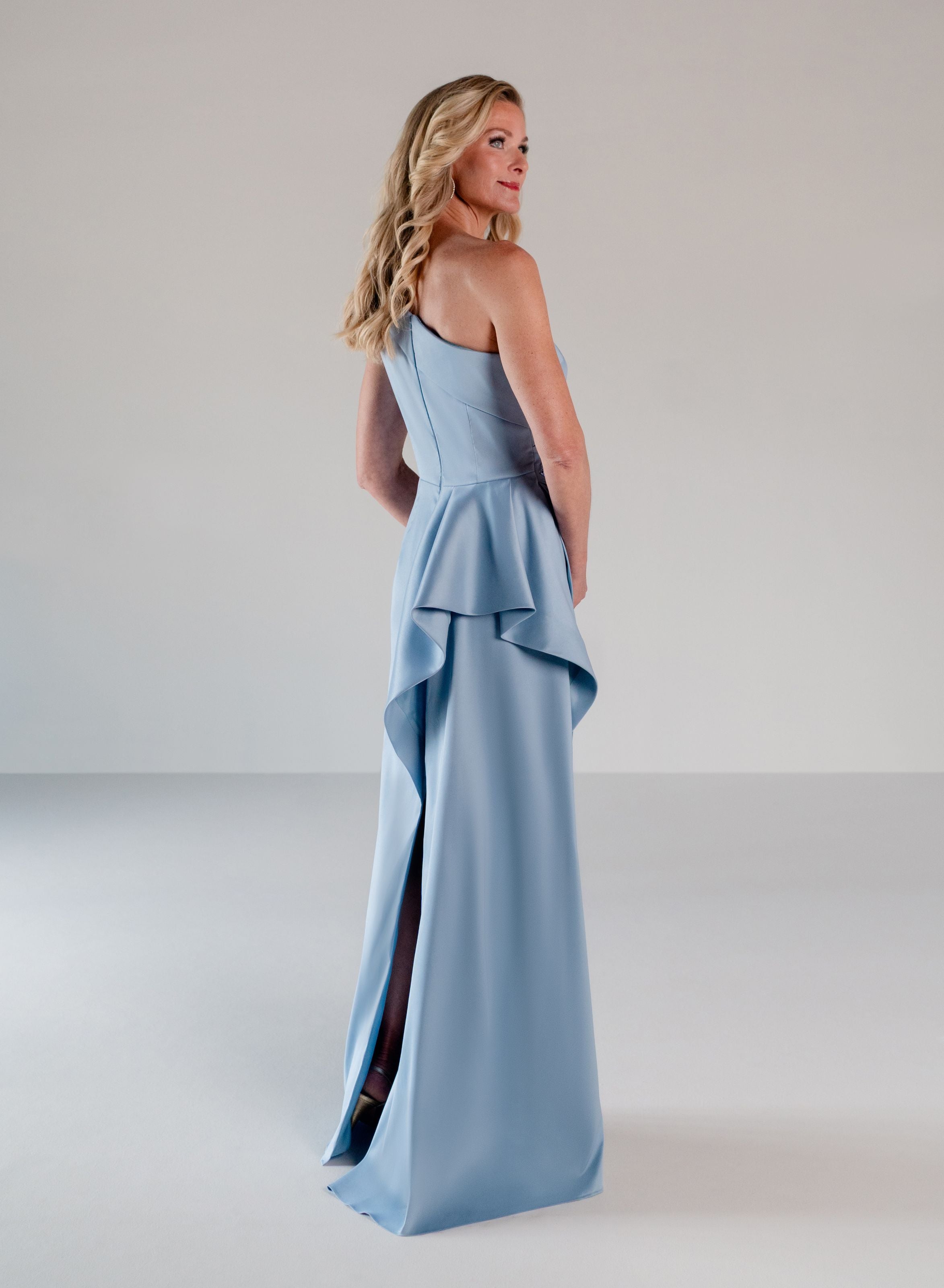 Style: 17321 Amore Gowns 18
