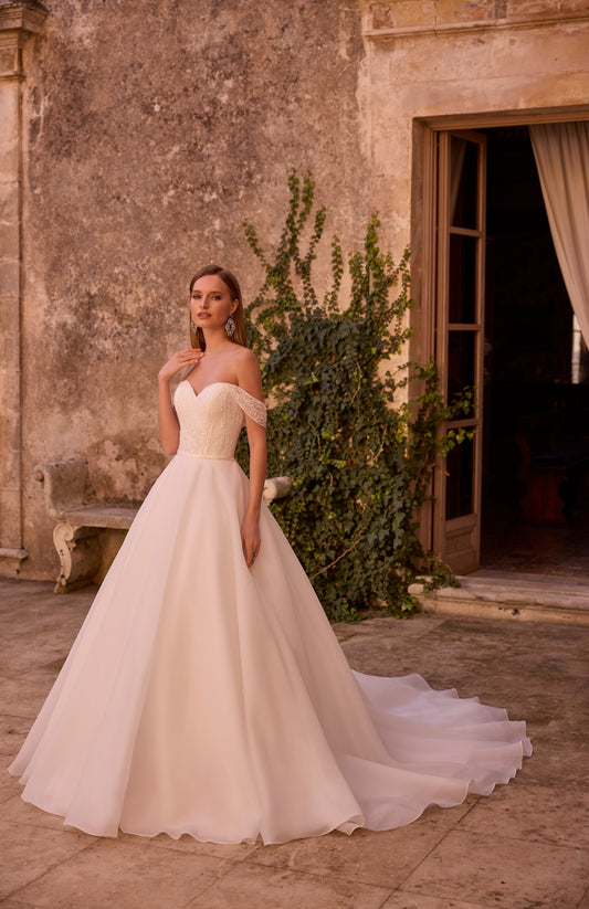 18801 Amore Gowns 18801_0004