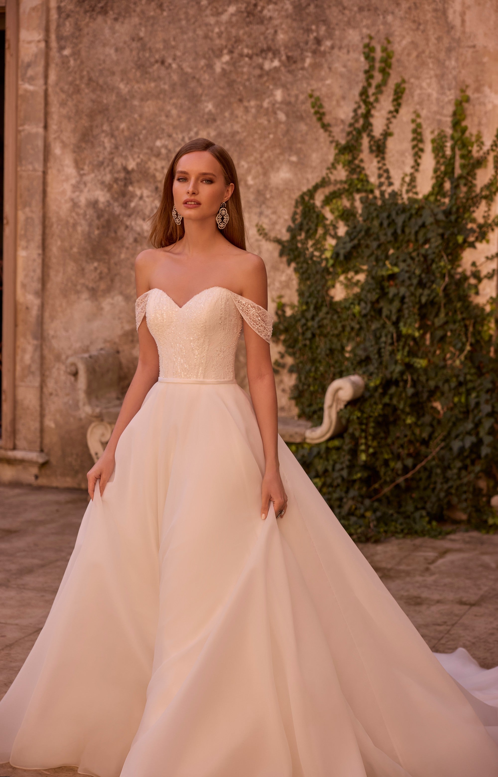 18801 Amore Gowns 18801_0025