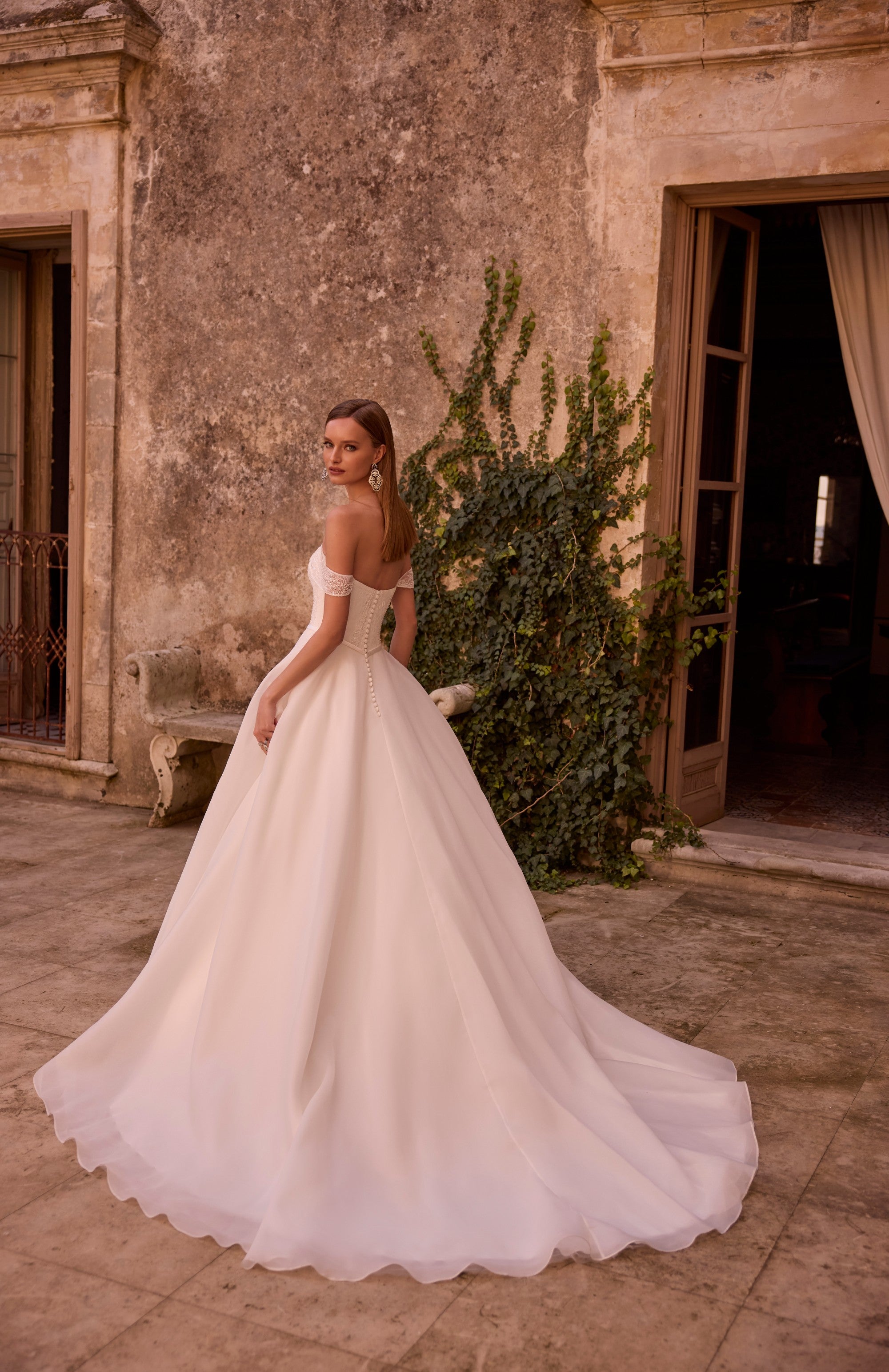 18801 Amore Gowns 18801_0078