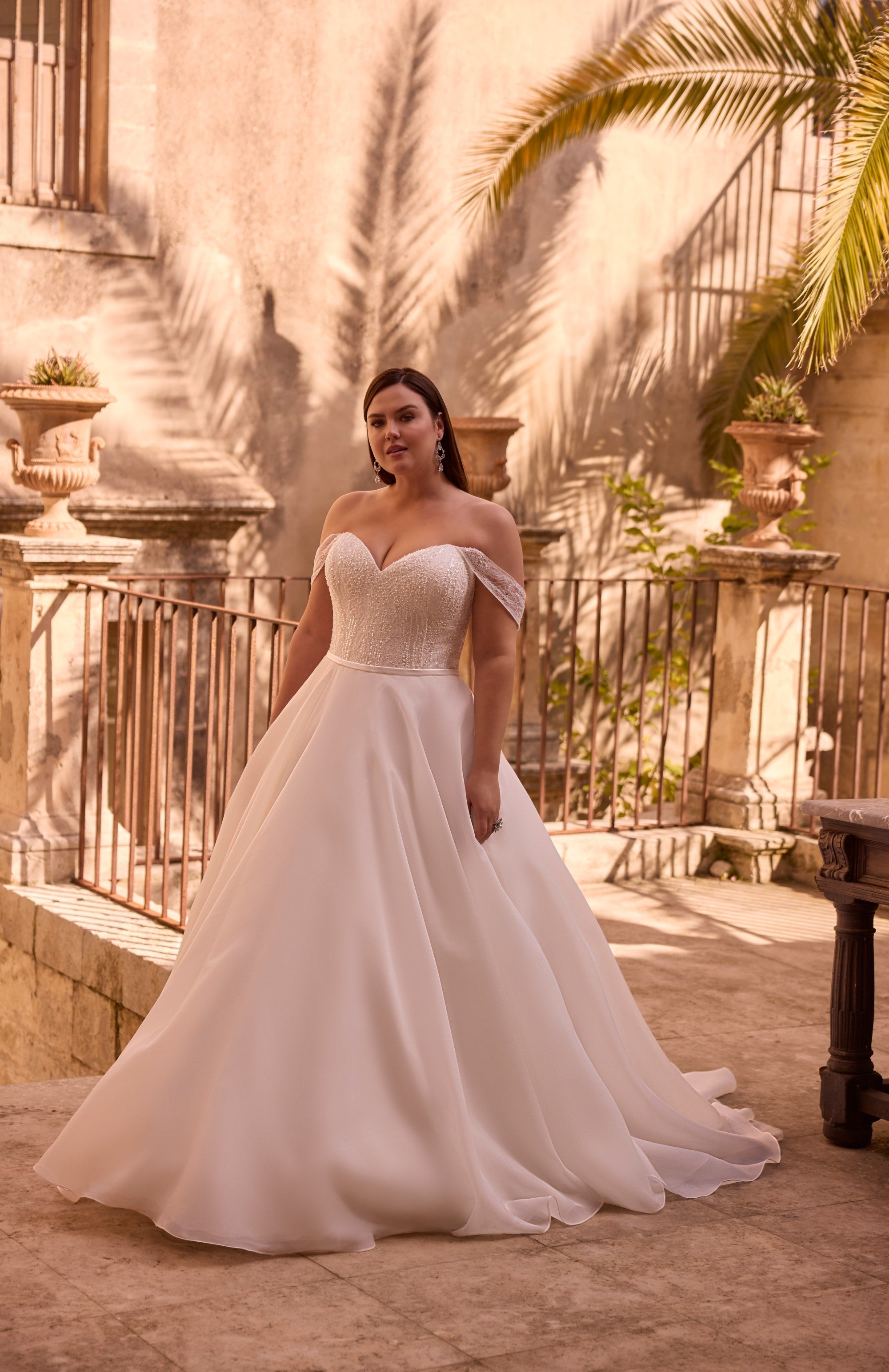 18801 Amore Gowns 18801_PS_0055