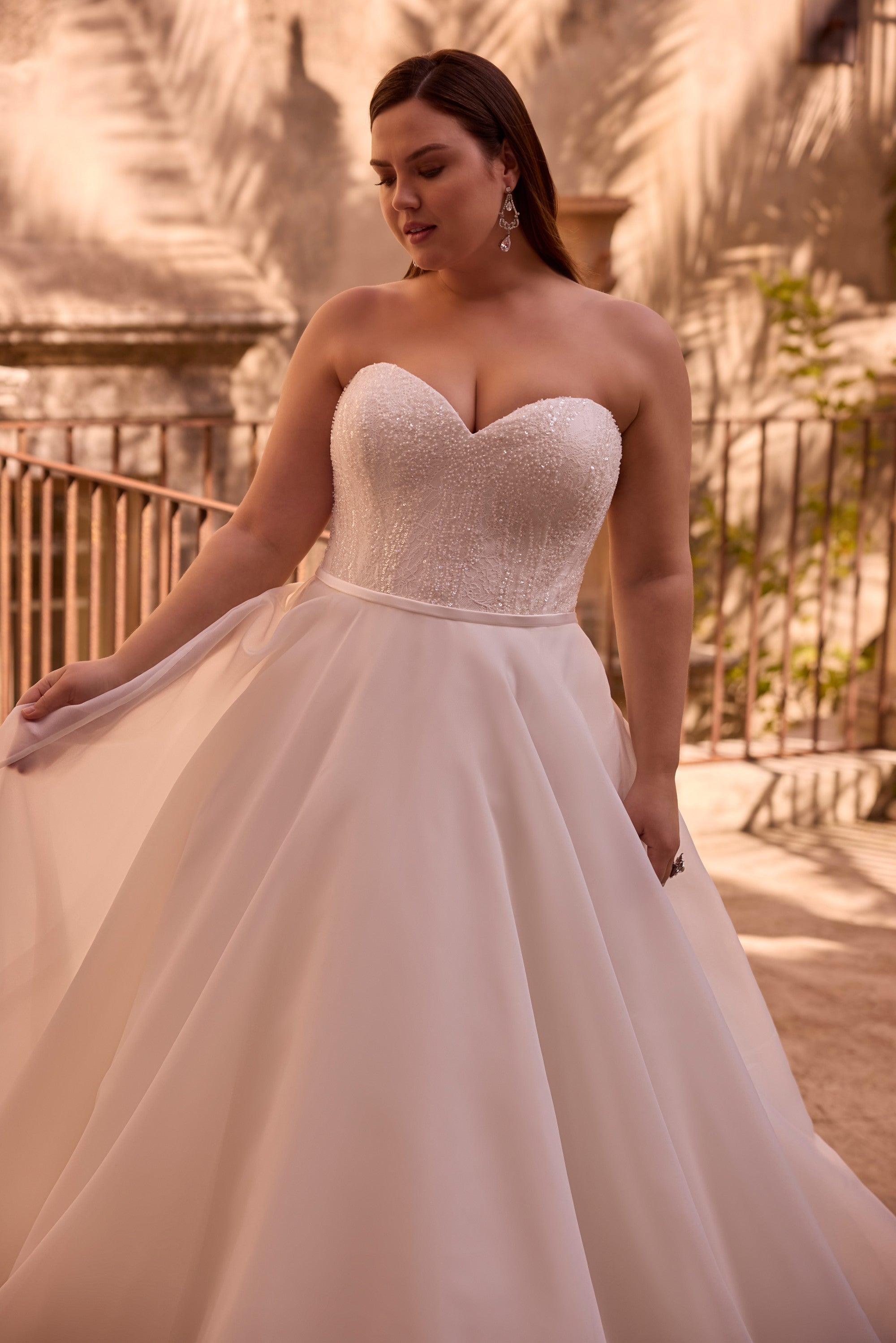 18801 Amore Gowns 18801_PS_0063