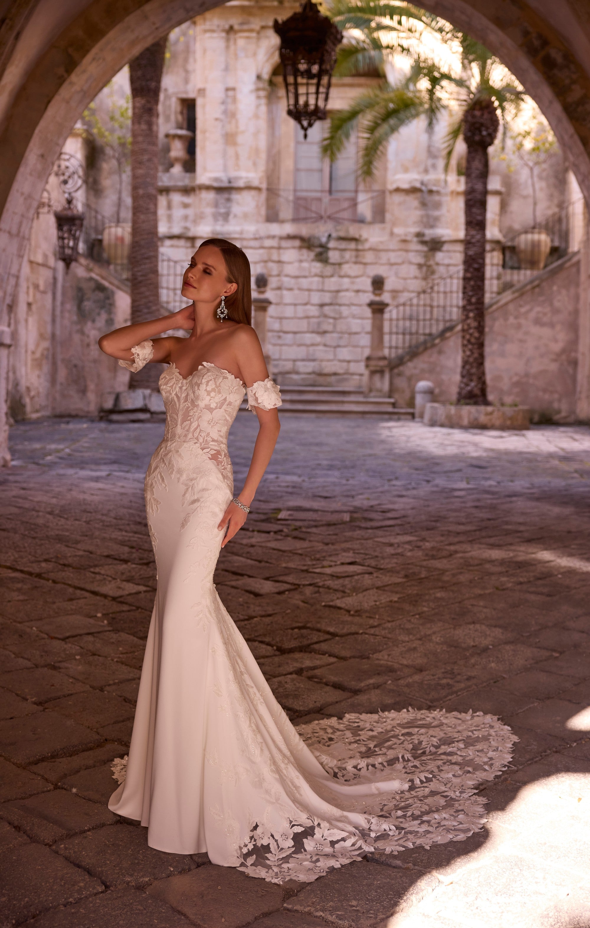 18805 Amore Gowns 18805_0026