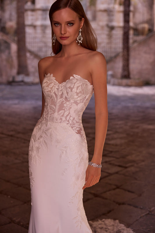 18805 Amore Gowns 18805_0080