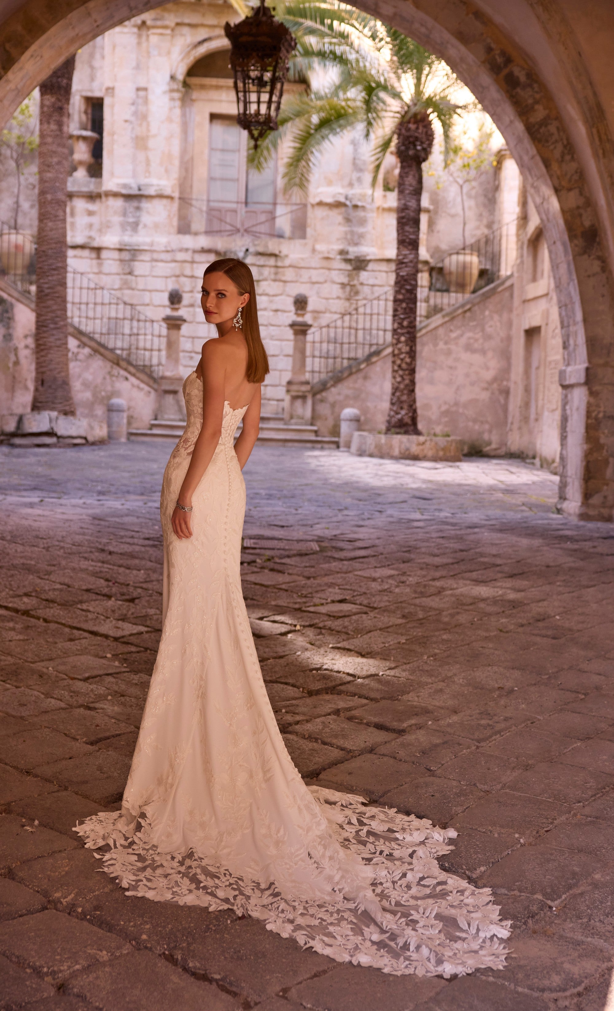 18805 Amore Gowns 18805_0119