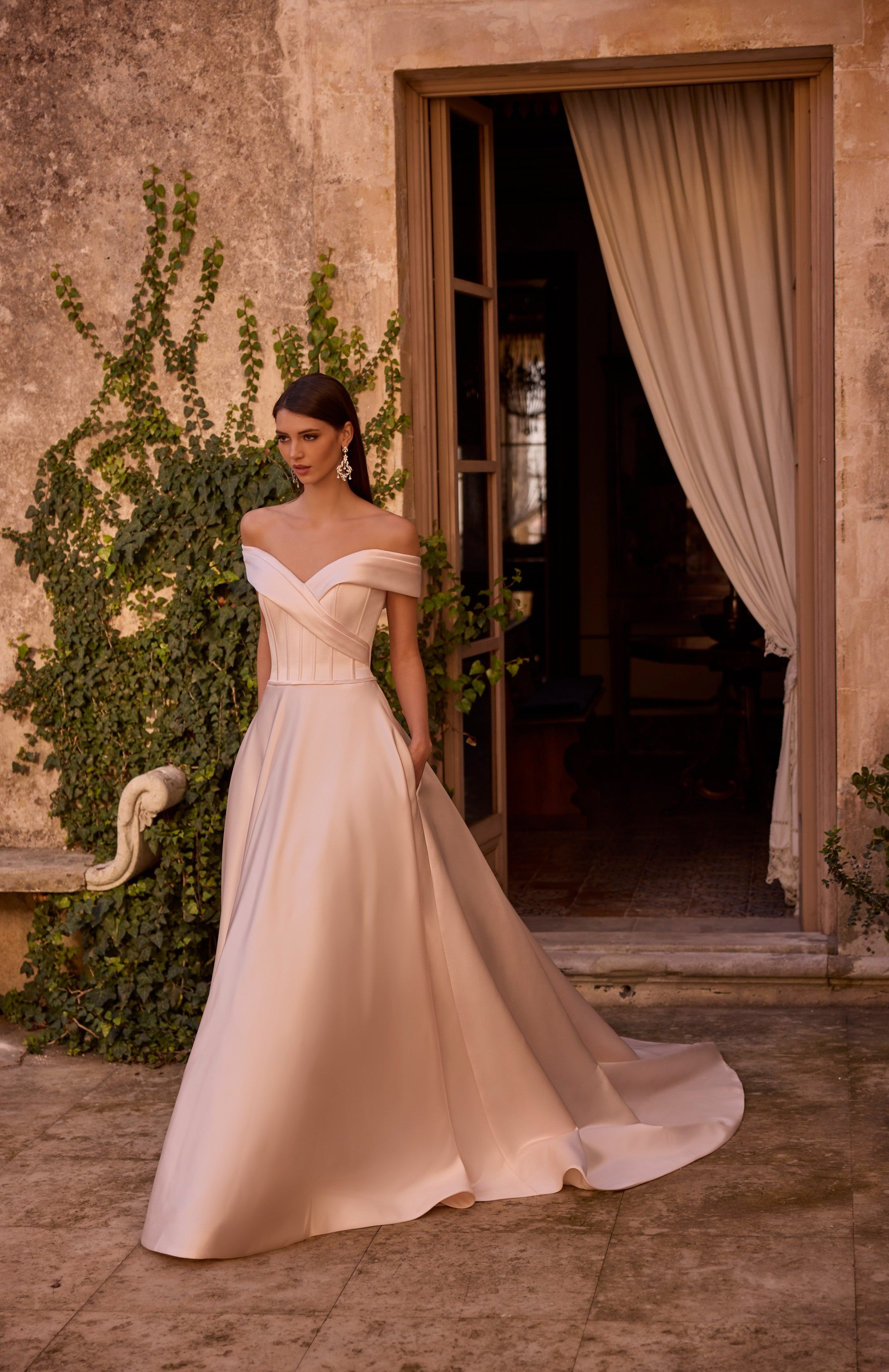 18807 Amore Gowns 18807_0006