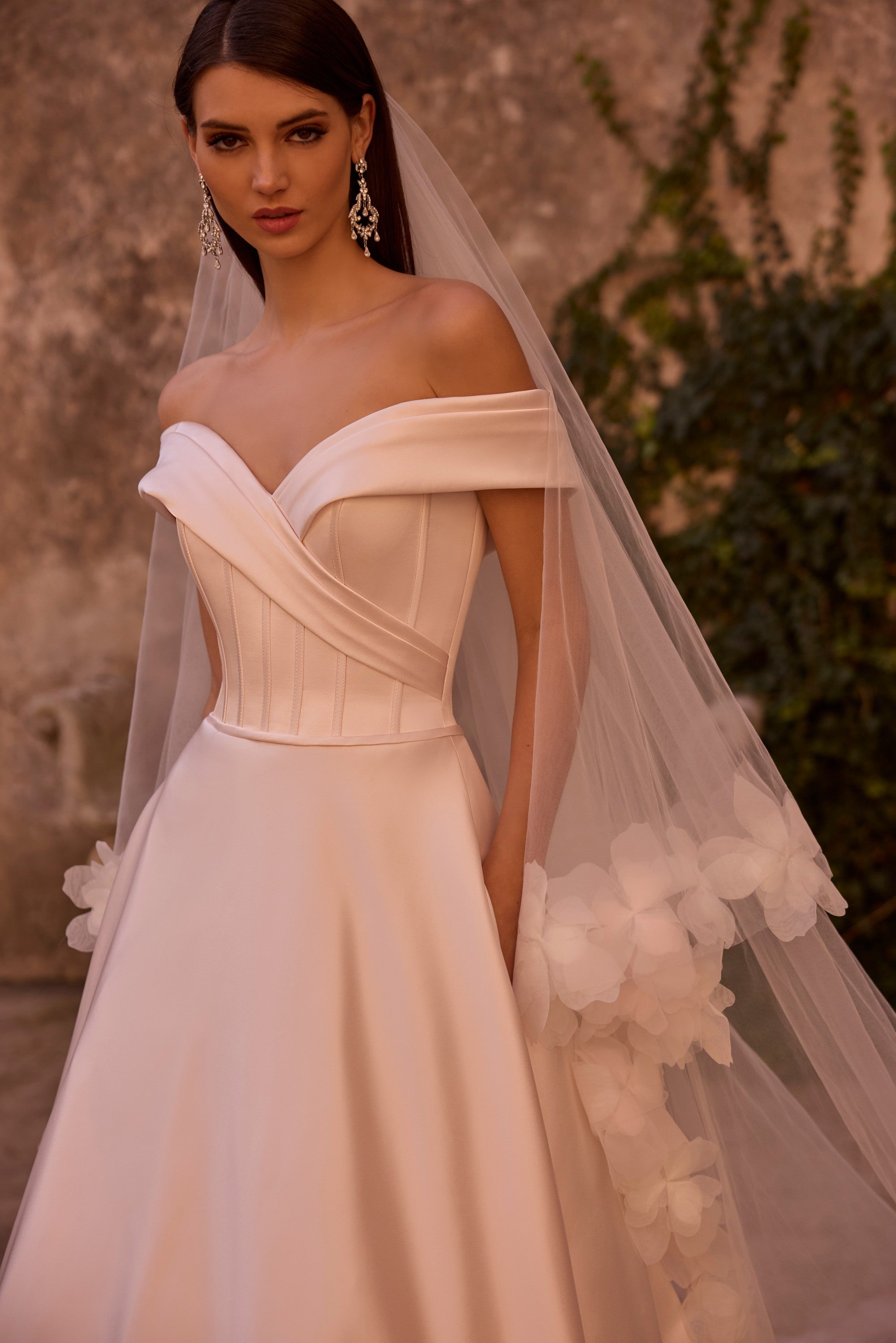 18807 Amore Gowns 18807_0058