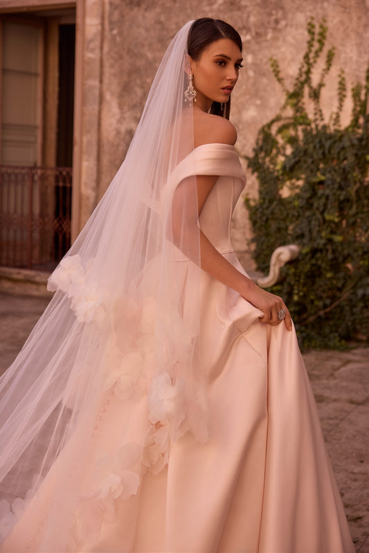 18807 Amore Gowns 18807_0086