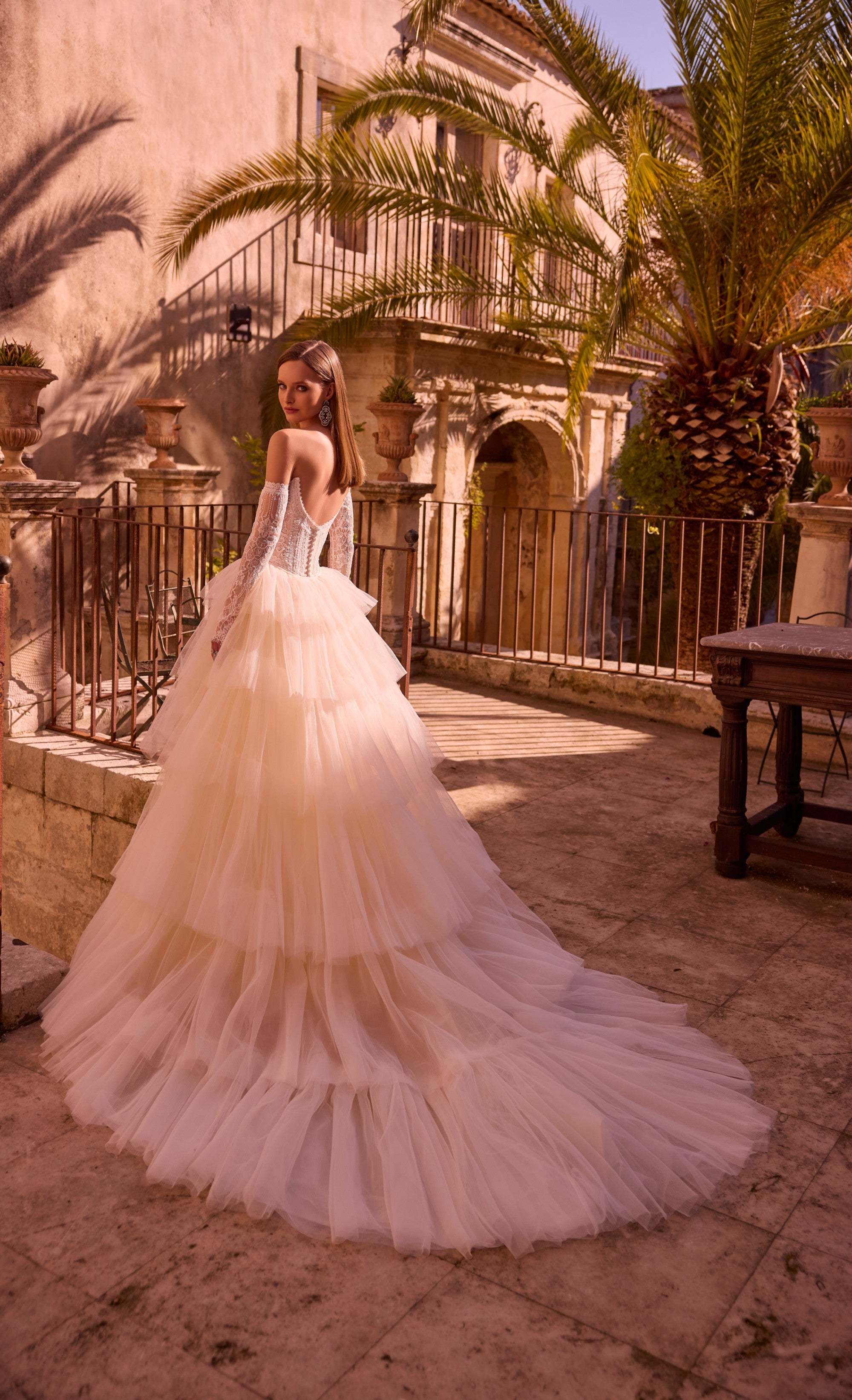 18808 Amore Gowns 18808-18809_0104