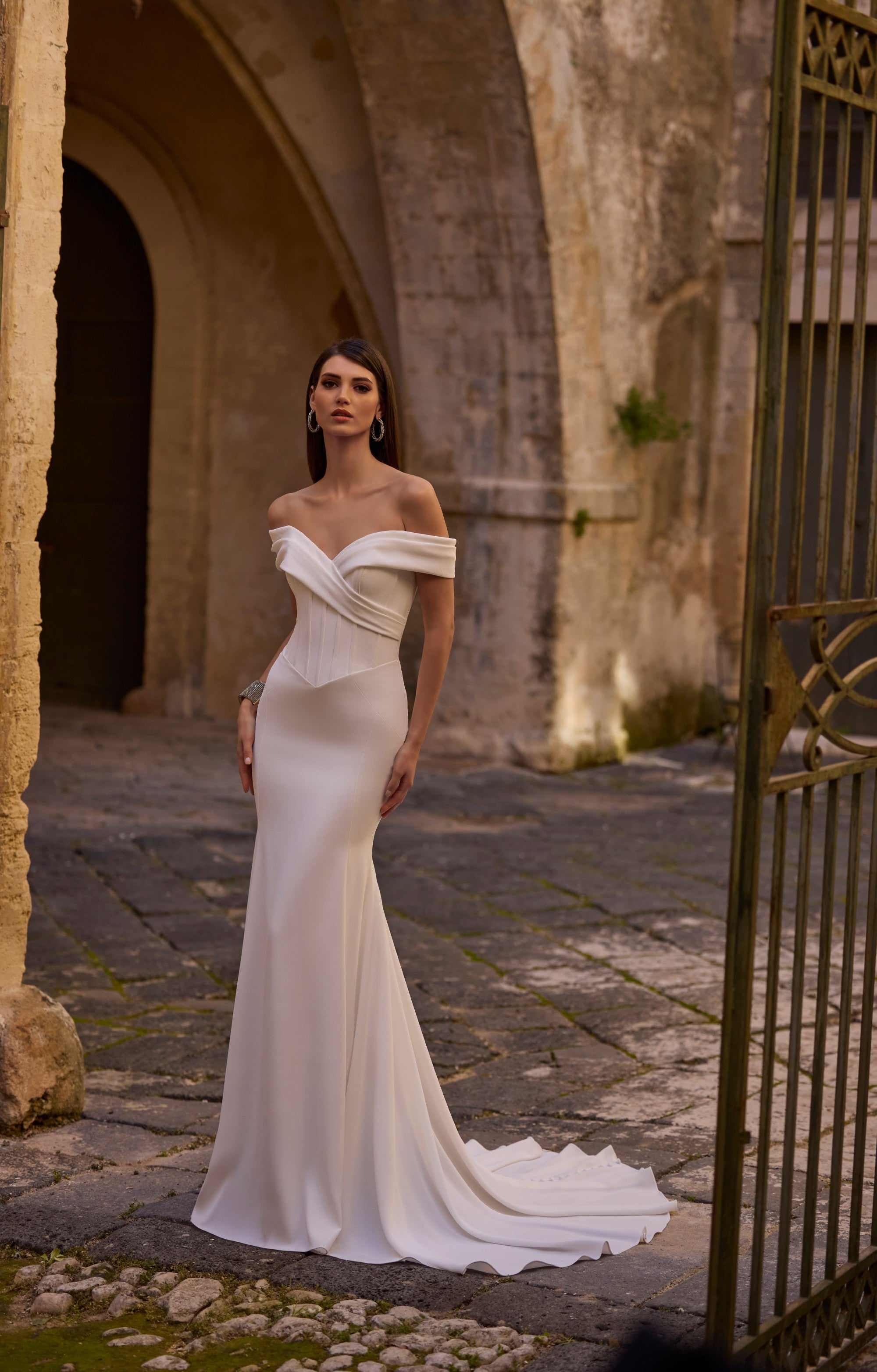 18814 Amore Gowns 18814_0090
