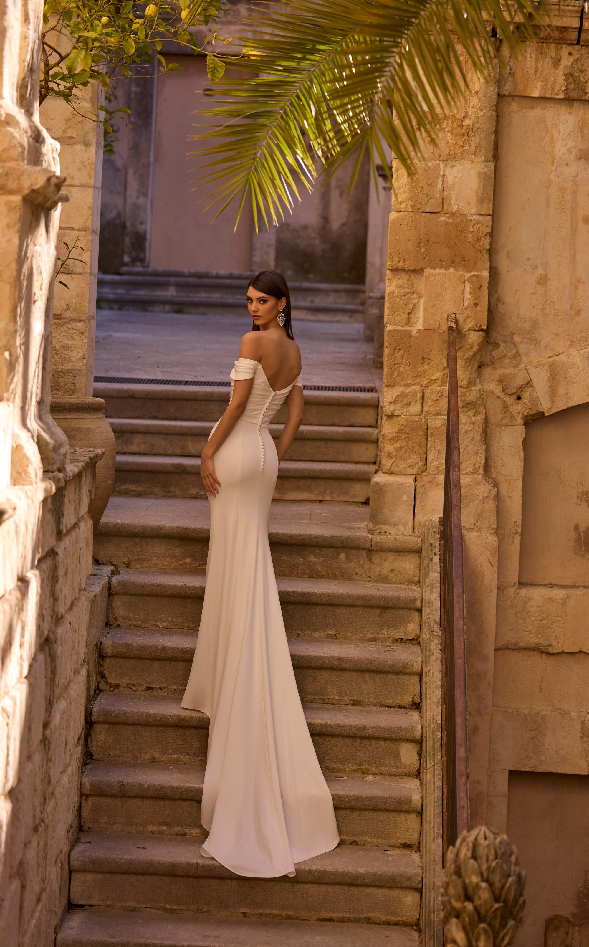 18816 Amore Gowns 18816_0079
