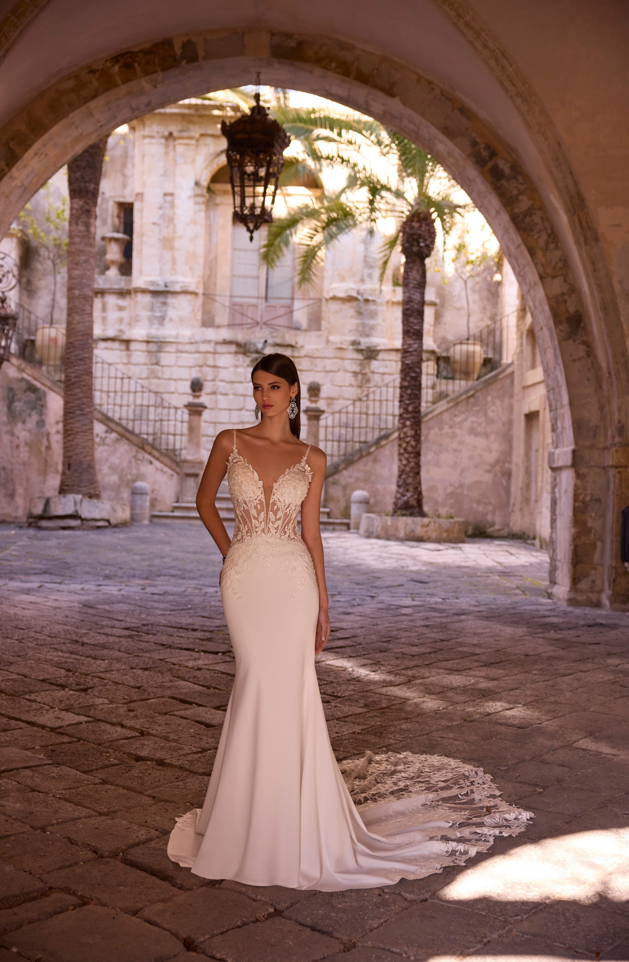 18817 Amore Gowns 18817_0031