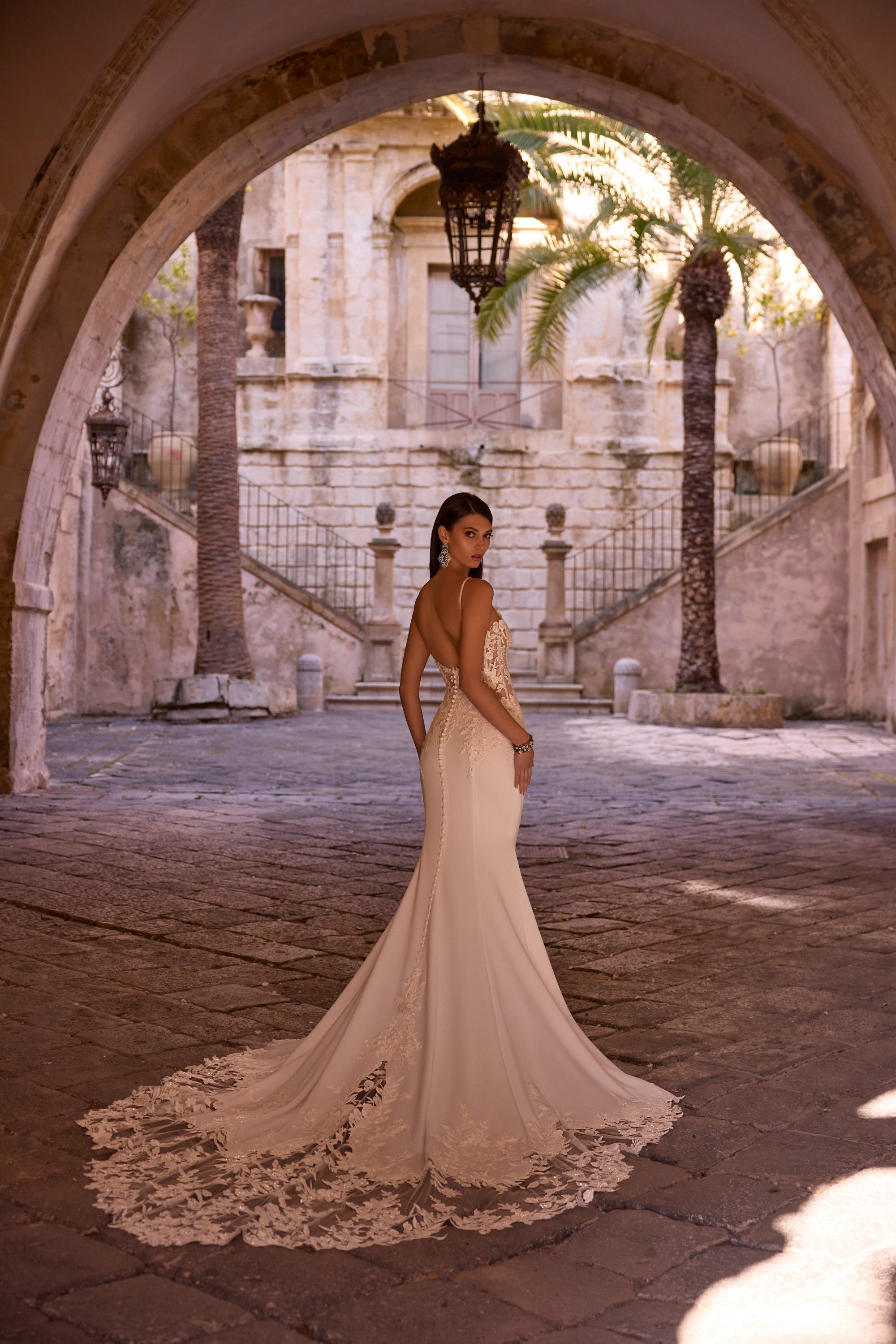18817 Amore Gowns 18817_0059