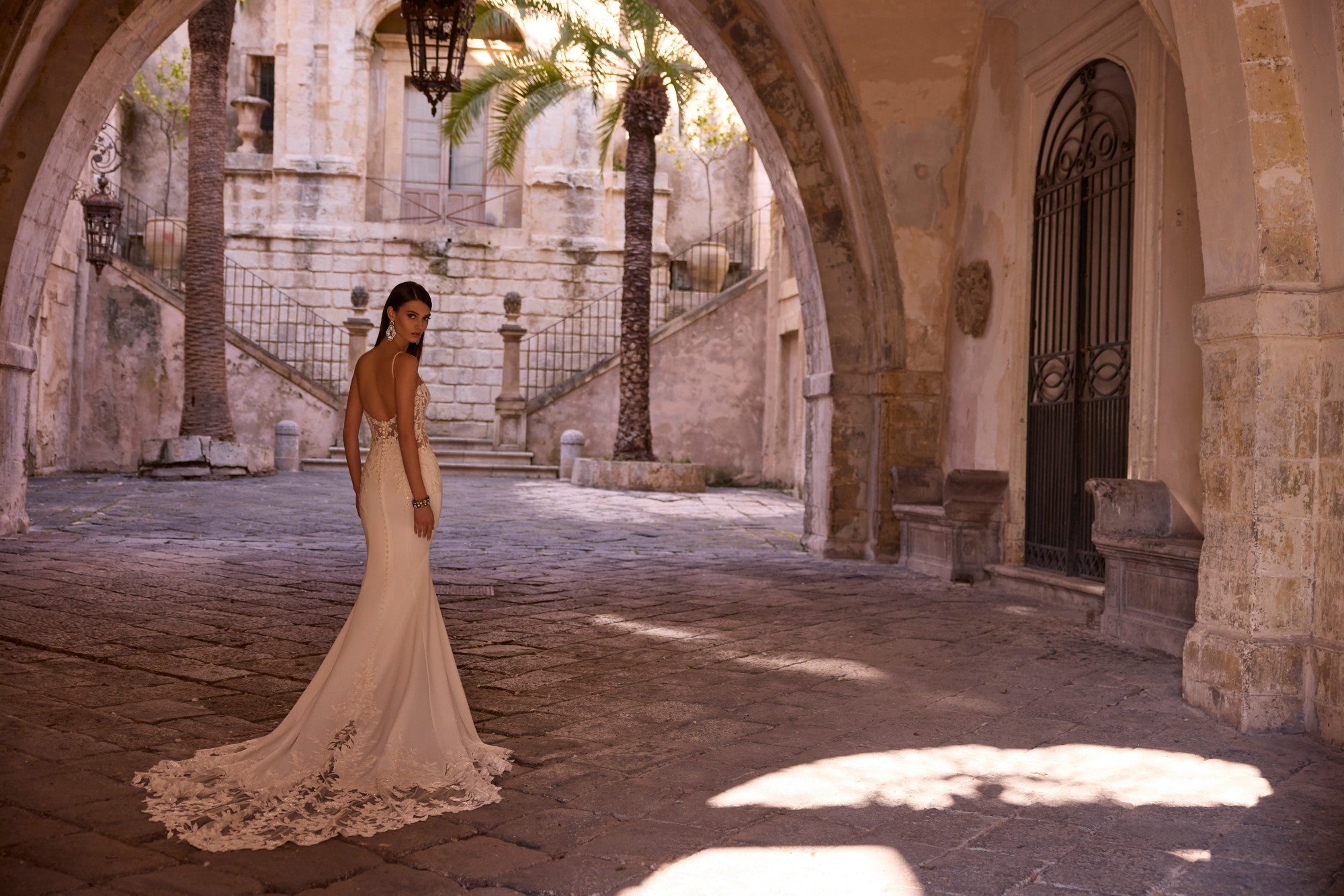 18817 Amore Gowns 18817_0065