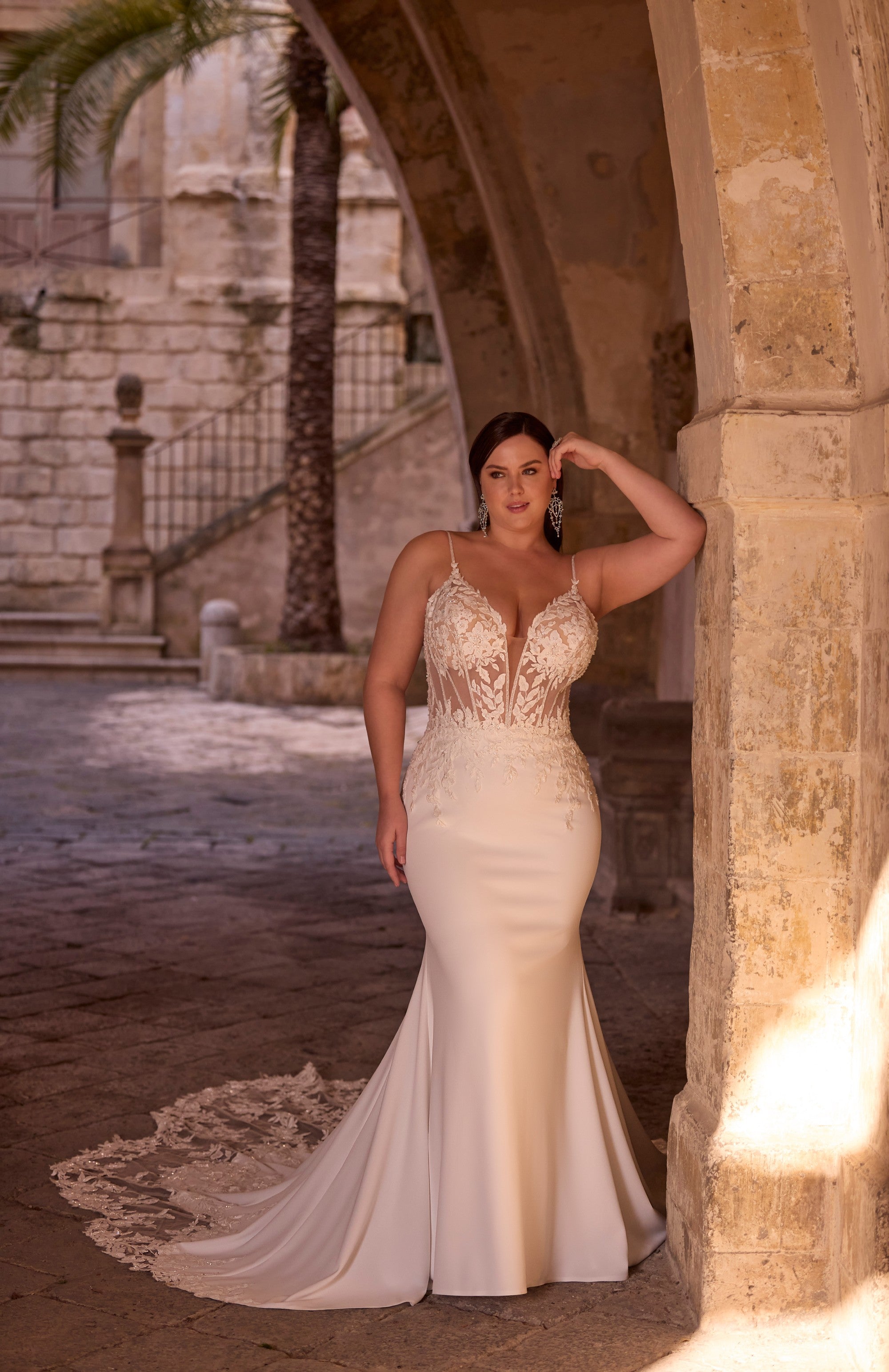 18817 Amore Gowns 18817_PS_0030