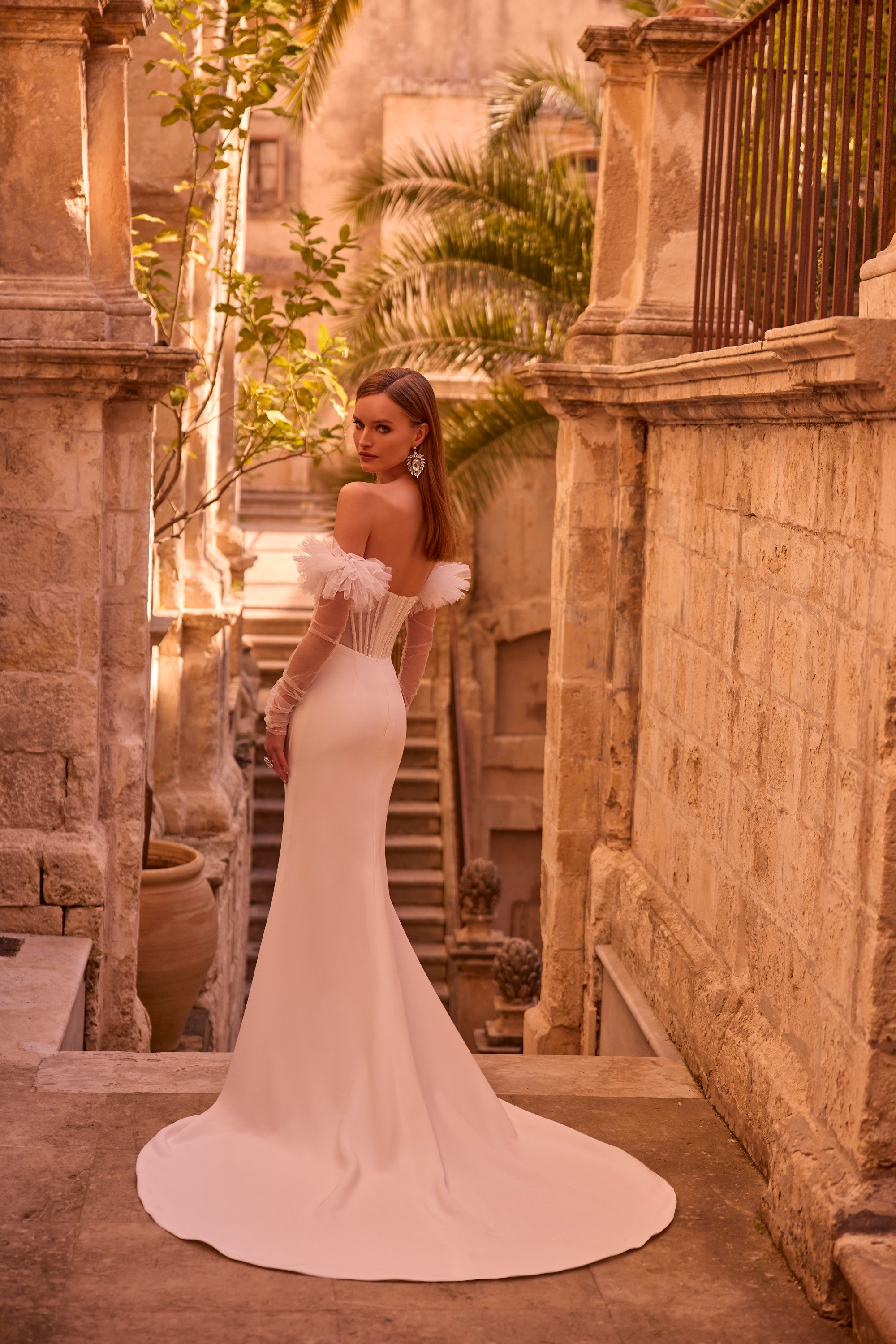 18819 Amore Gowns 18819_0096