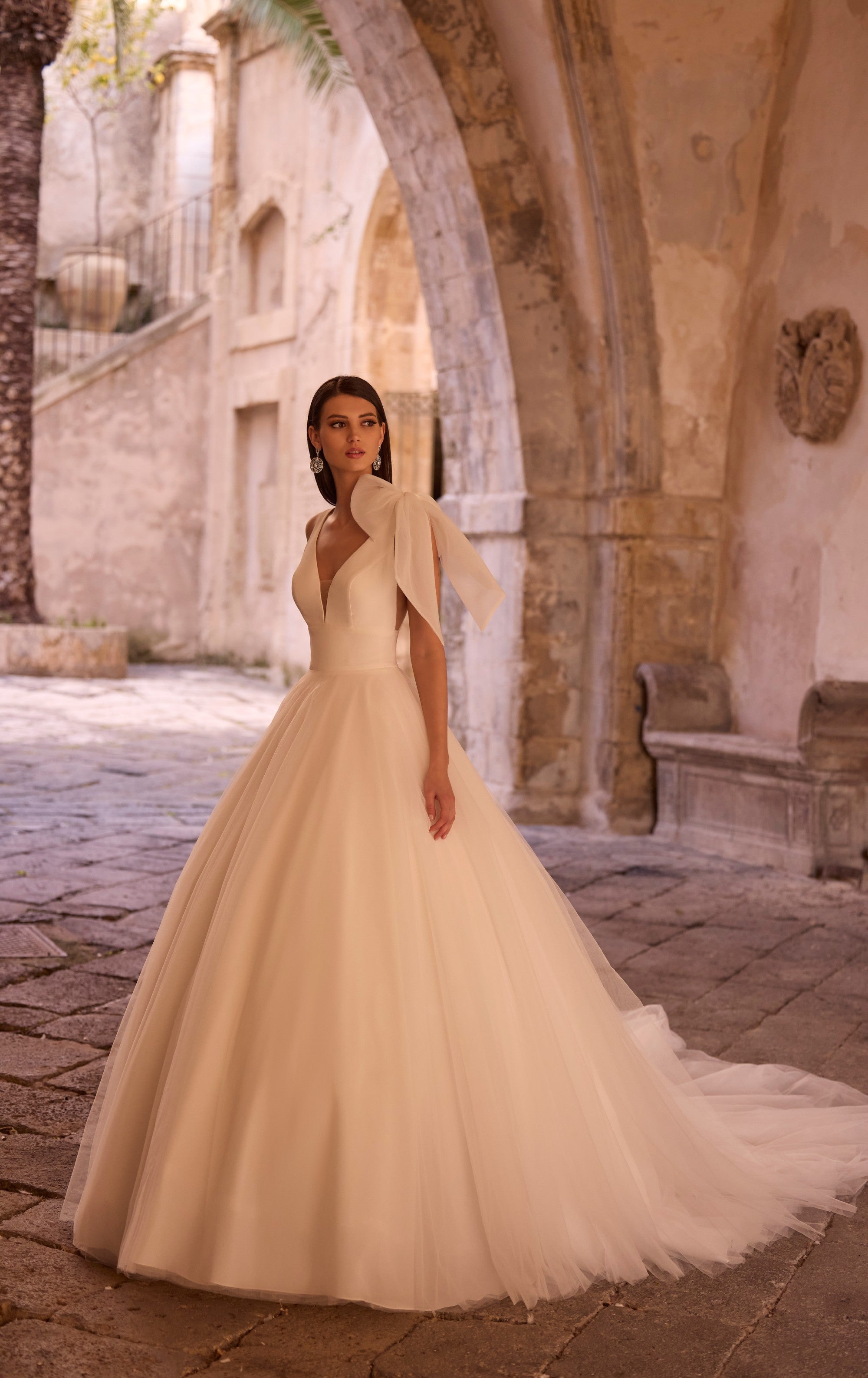 18821 Amore Gowns 18821_0016