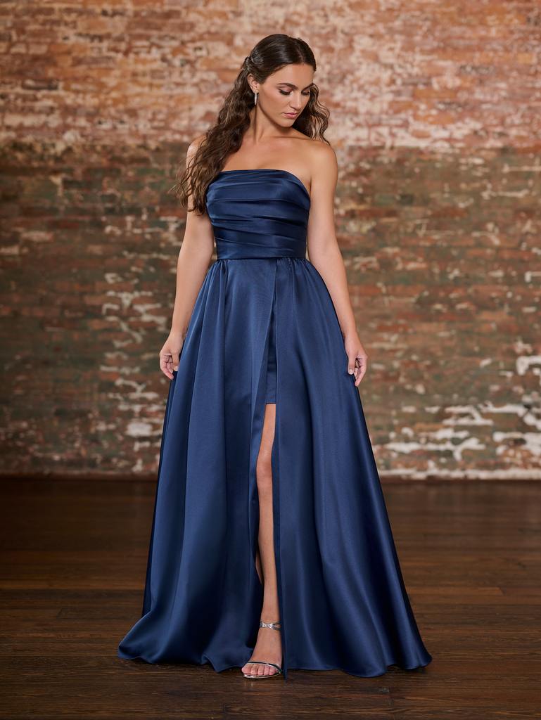 22243 Amore Gowns 22243_Navy_1-769x1024