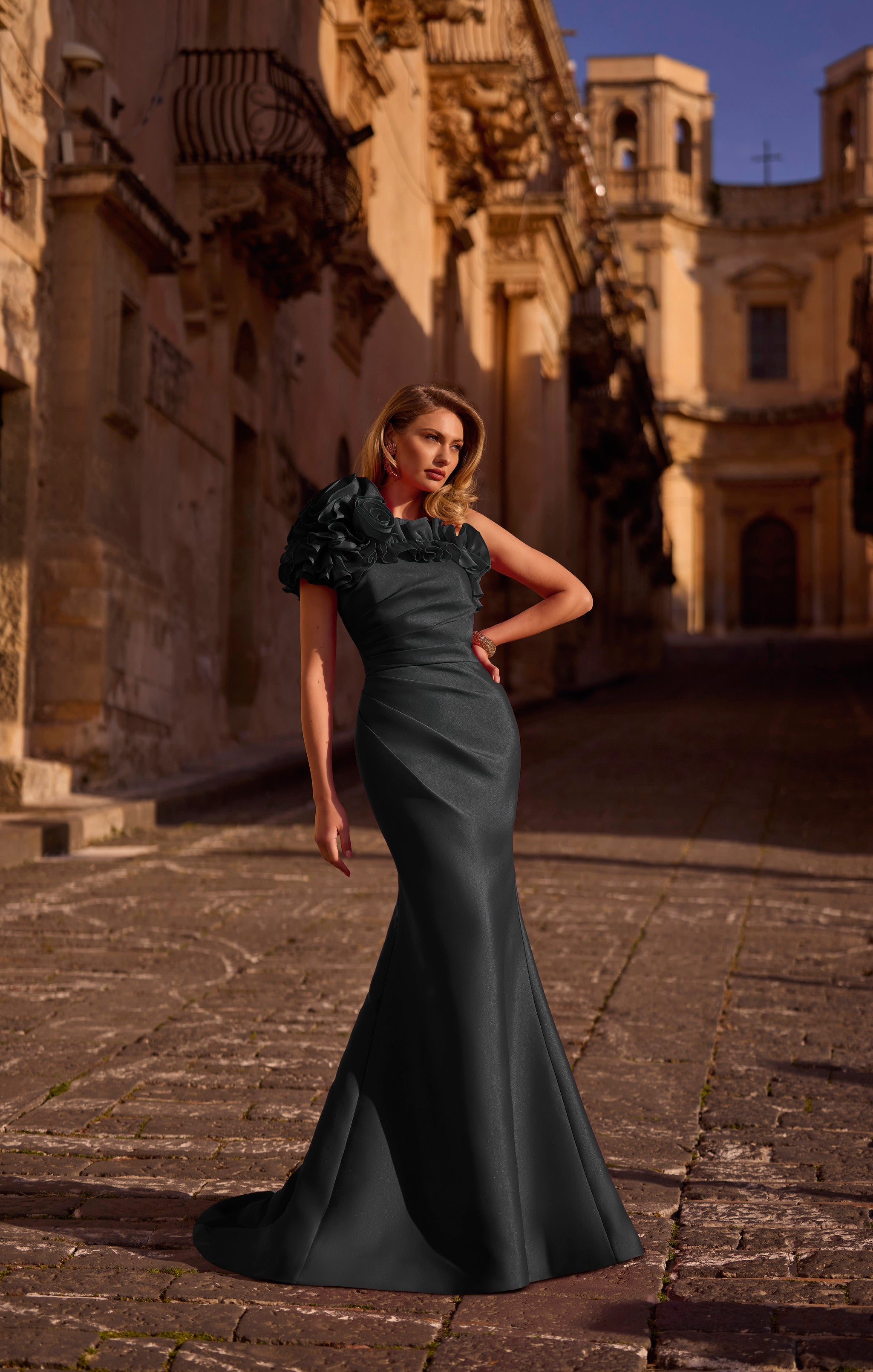25052 Amore Gowns 25052_0050_Black_ccc808ed-83aa-4790-b1fb-dfa1c31e7572