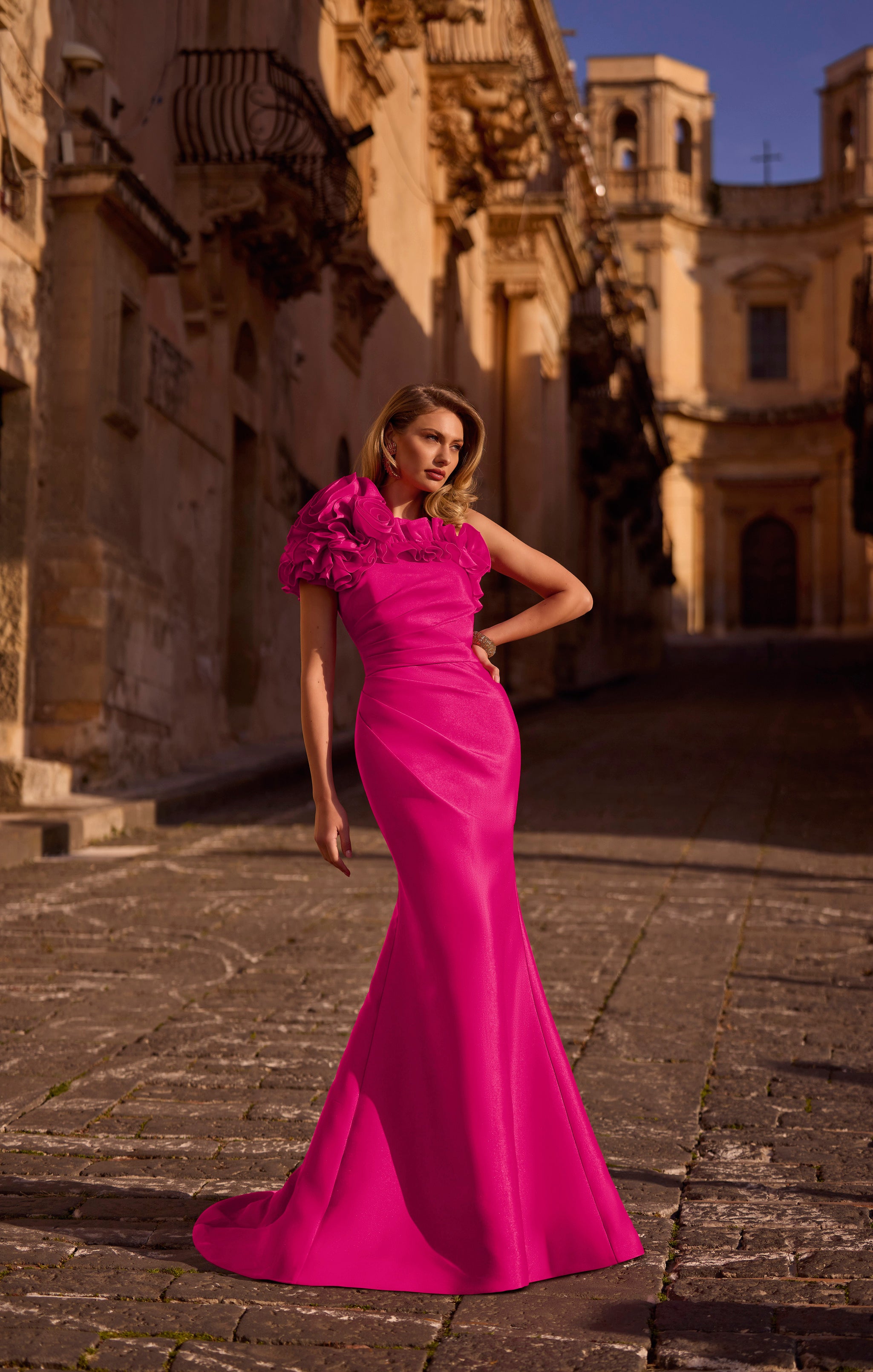 25052 Amore Gowns 25052_0050_PartyPink