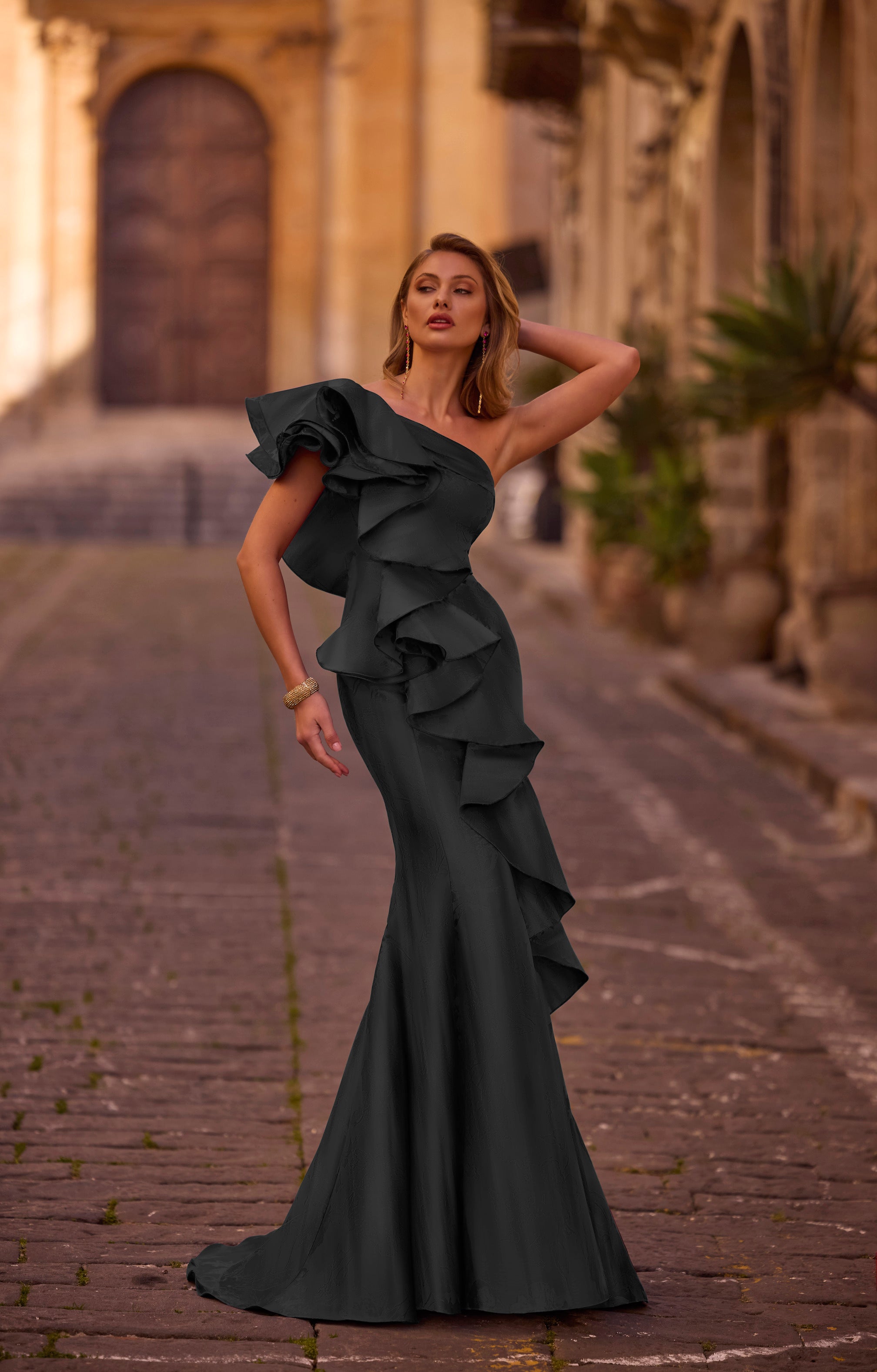 25062 Amore Gowns 25062_0034_Black