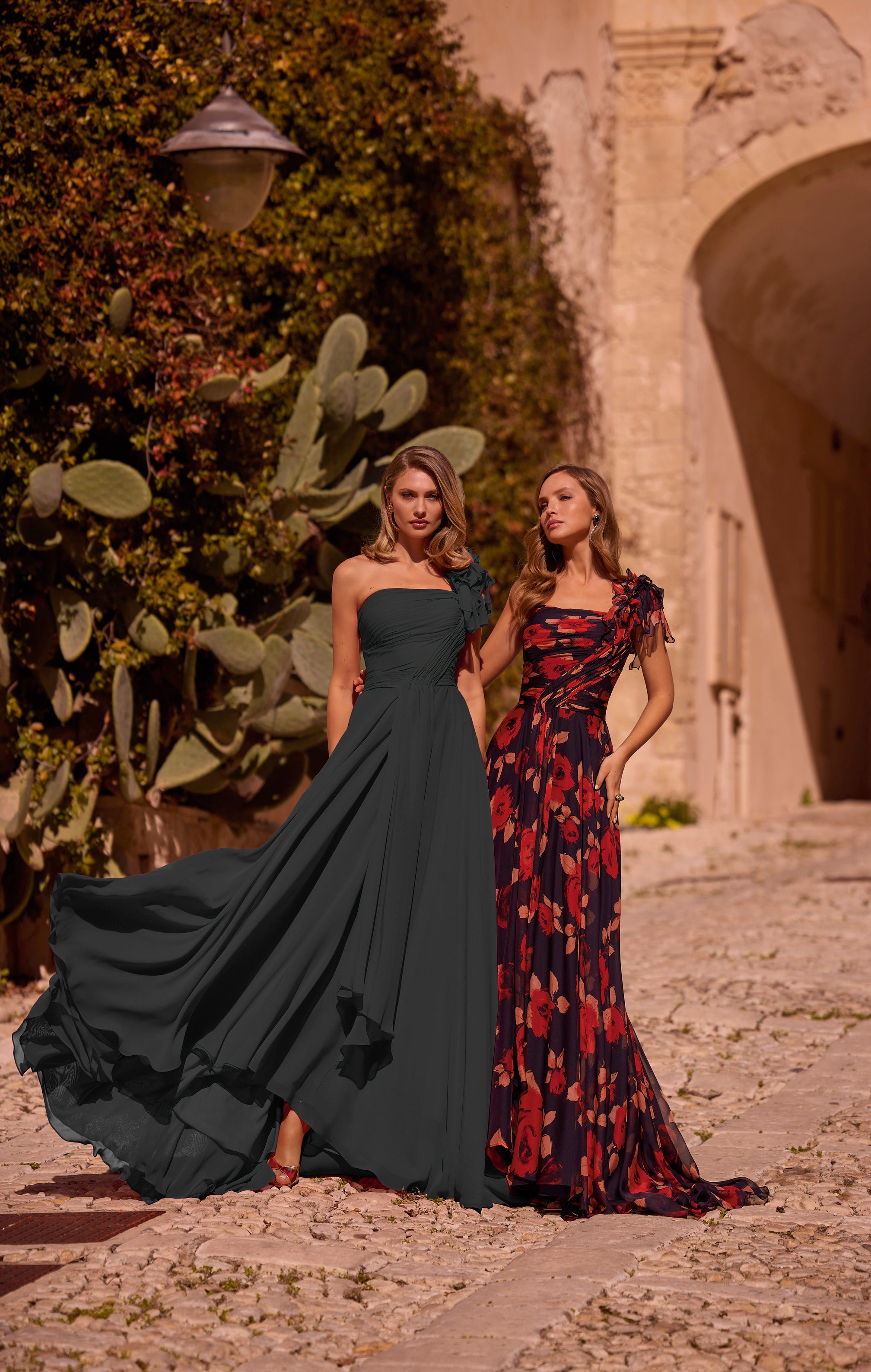 25067 Amore Gowns 25067_0011_Black