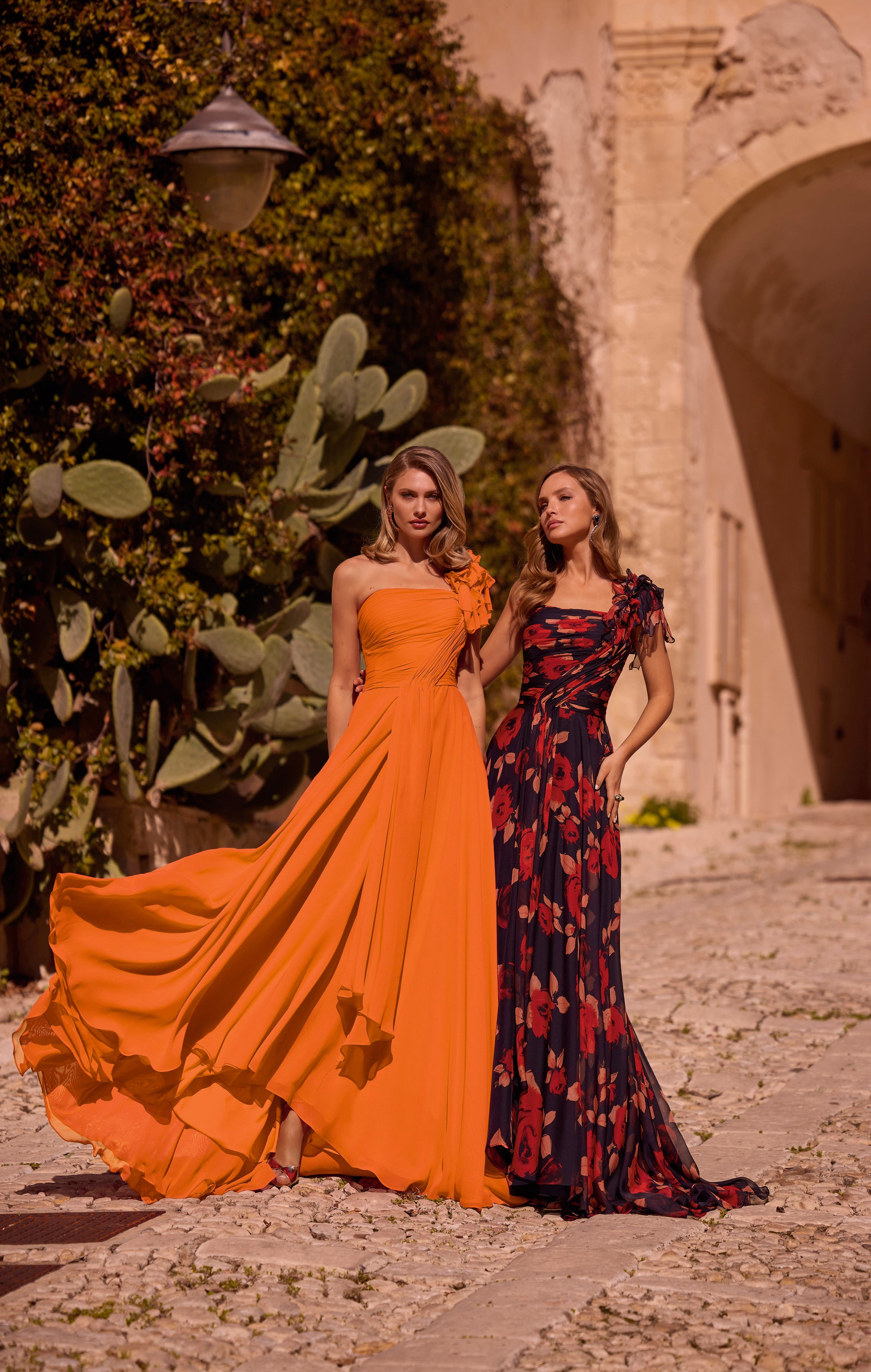25067 Amore Gowns 25067_0011_Orange
