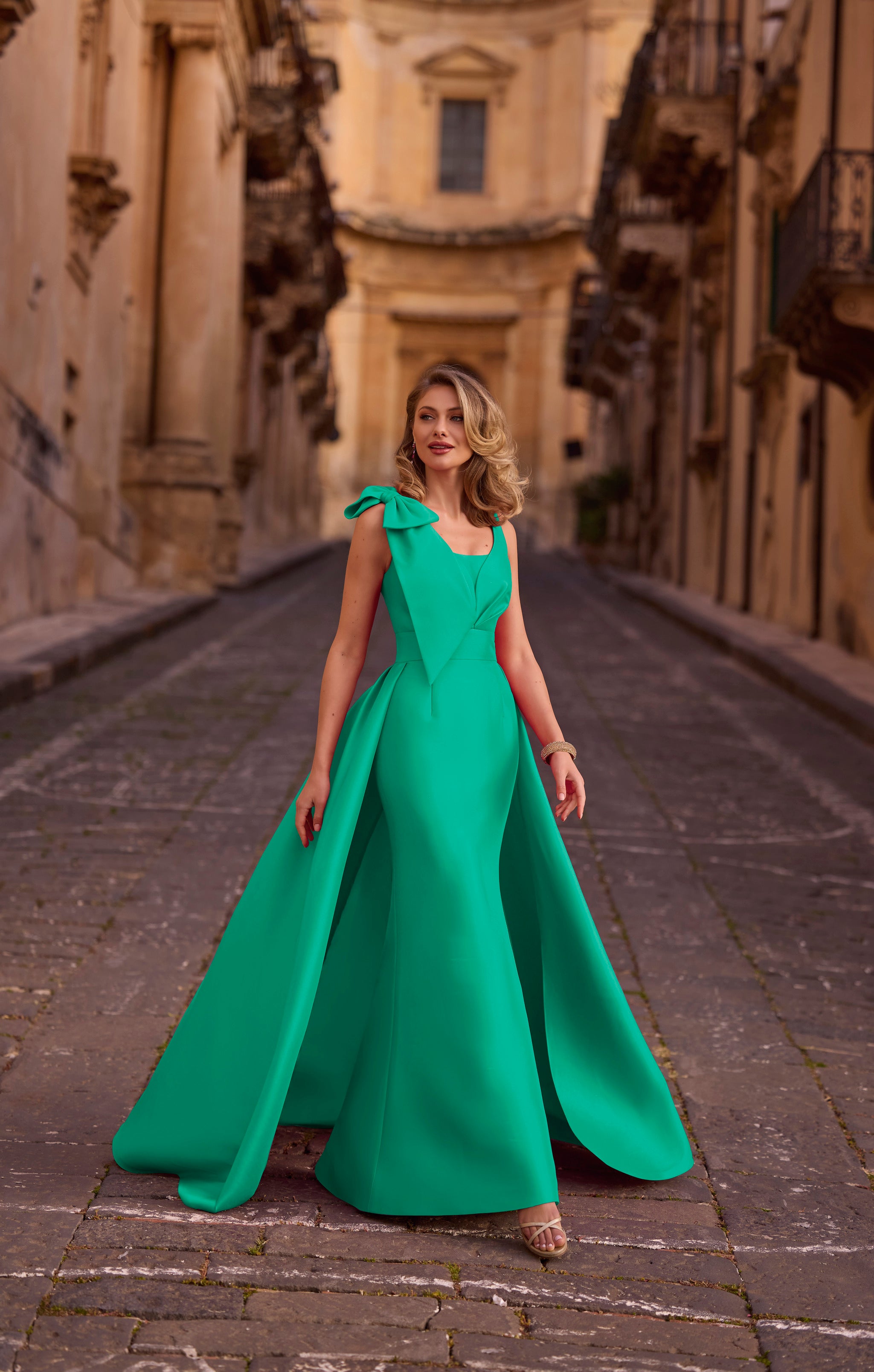 25070 1 Amore Gowns 25070_0031_Shamrock