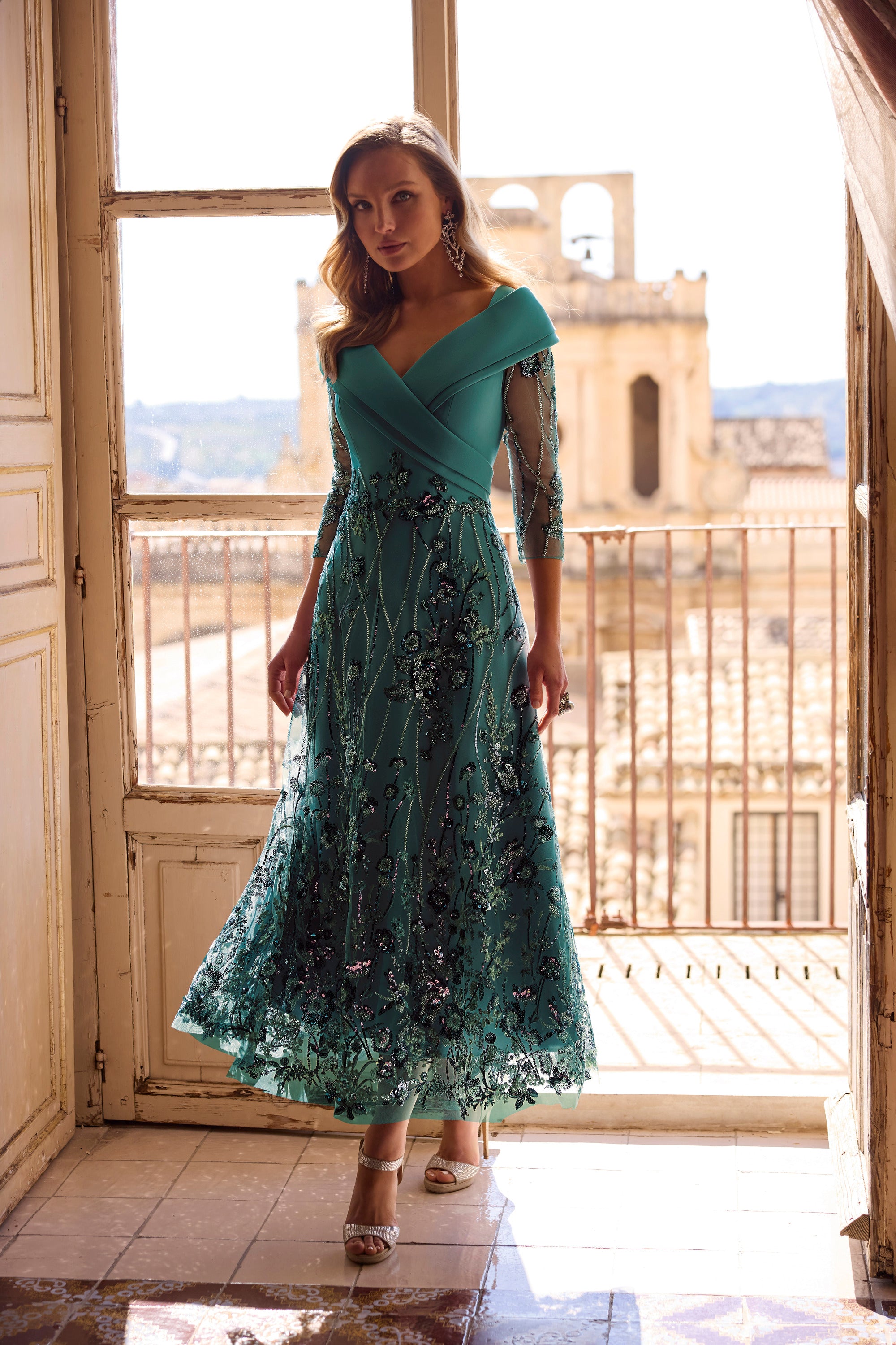 25082 Amore Gowns 25082_Teal