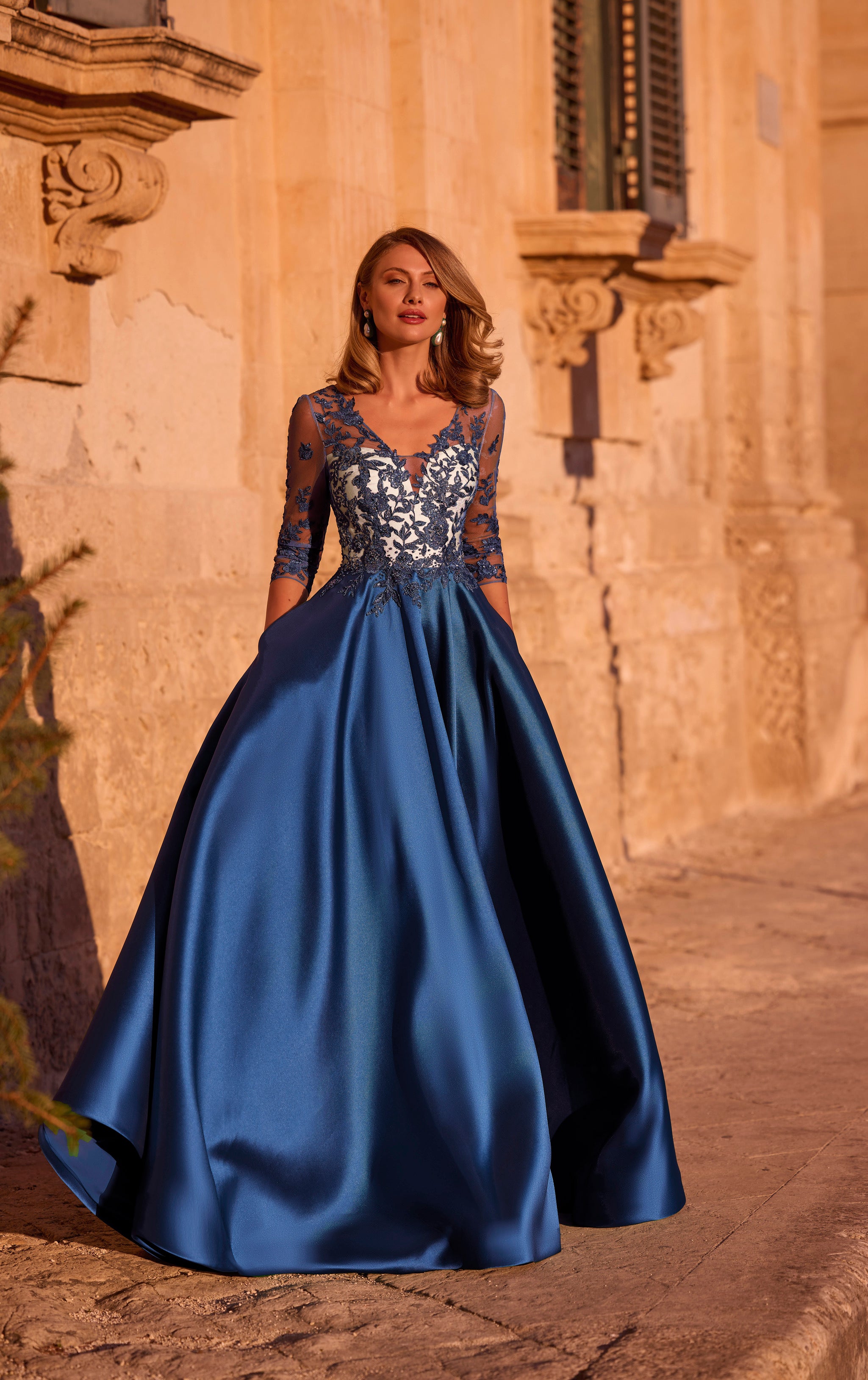 25089 Amore Gowns 25089_0061_Navy-Ivory