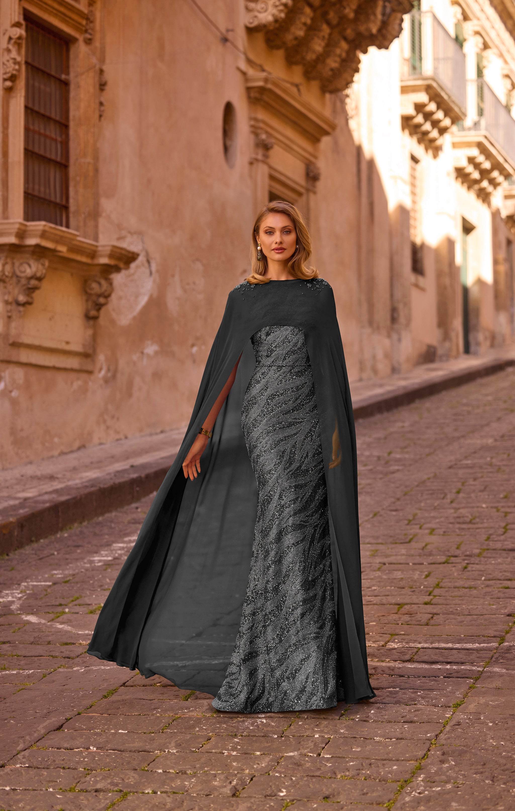 25090 Amore Gowns 25090_0044_Black