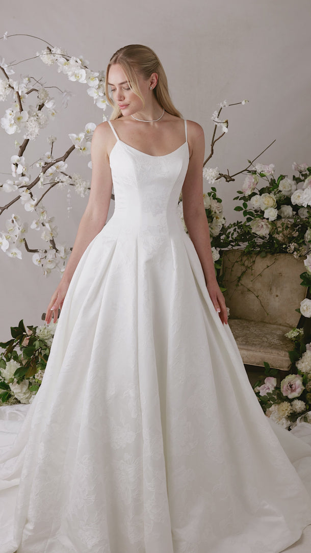1010008 Amore Gowns 2b9bba025bf54b75b0a9b6b062e65f1a.thumbnail.0000000000_610x_00d01c8a-b726-49f8-ada4-4c1c995be814