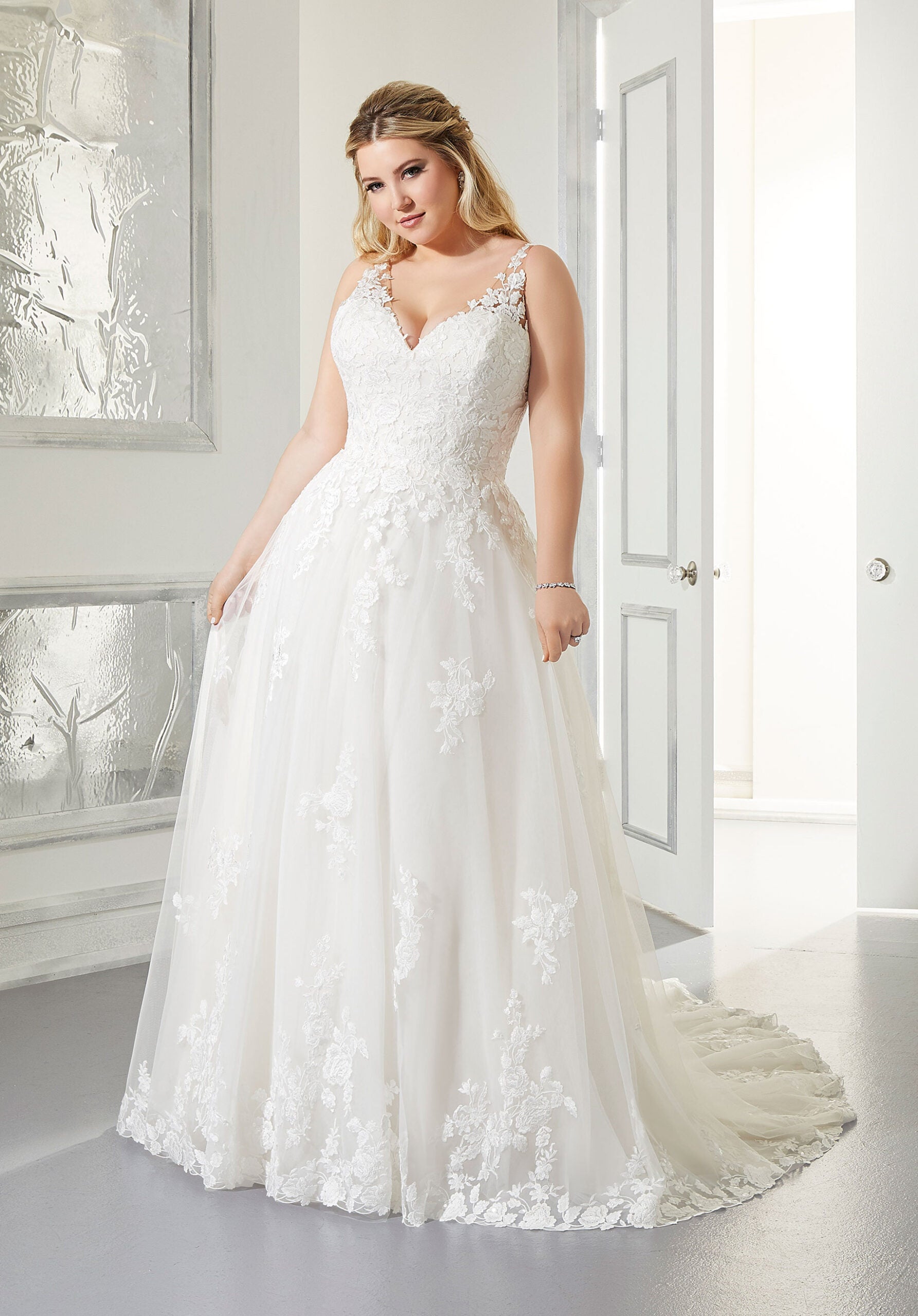 Arlene Wedding Dress Amore Gowns 3302-0070-scaled_1ac2c552-05be-4ae2-9442-b1063df1834e