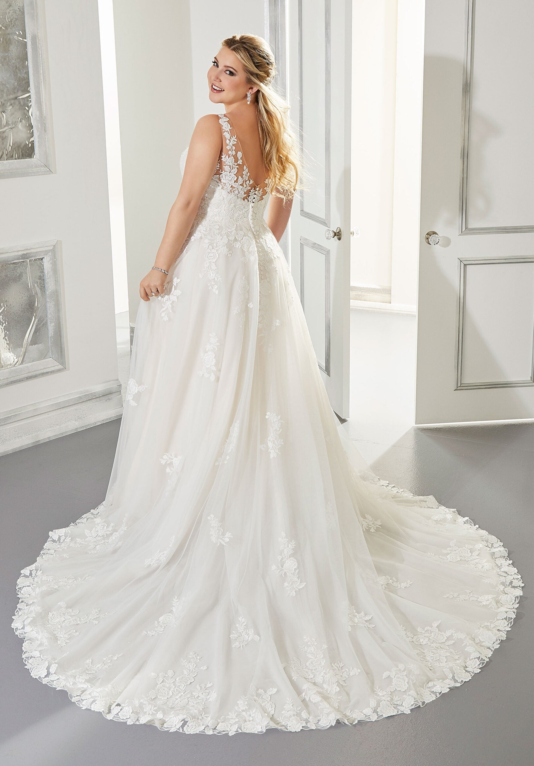 Arlene Wedding Dress Amore Gowns 3302-0187-scaled_49bd895e-1309-4d8c-ac31-15fab33b9fc6