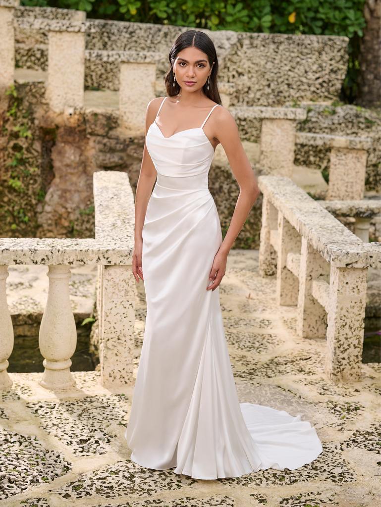 34002 Amore Gowns 34002_Ivory.4-769x1024