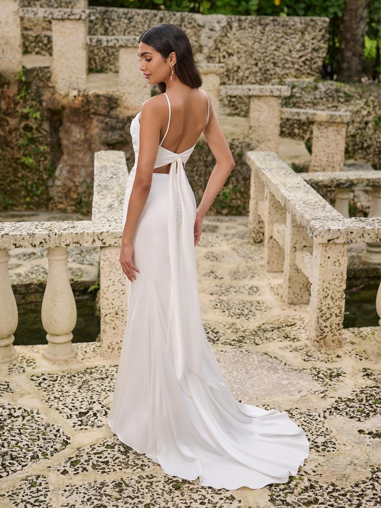 34002 Amore Gowns 34002_Ivory.7-769x1024