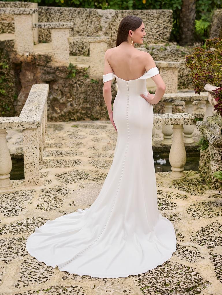 34003 Amore Gowns 34003_Ivory.9-769x1024