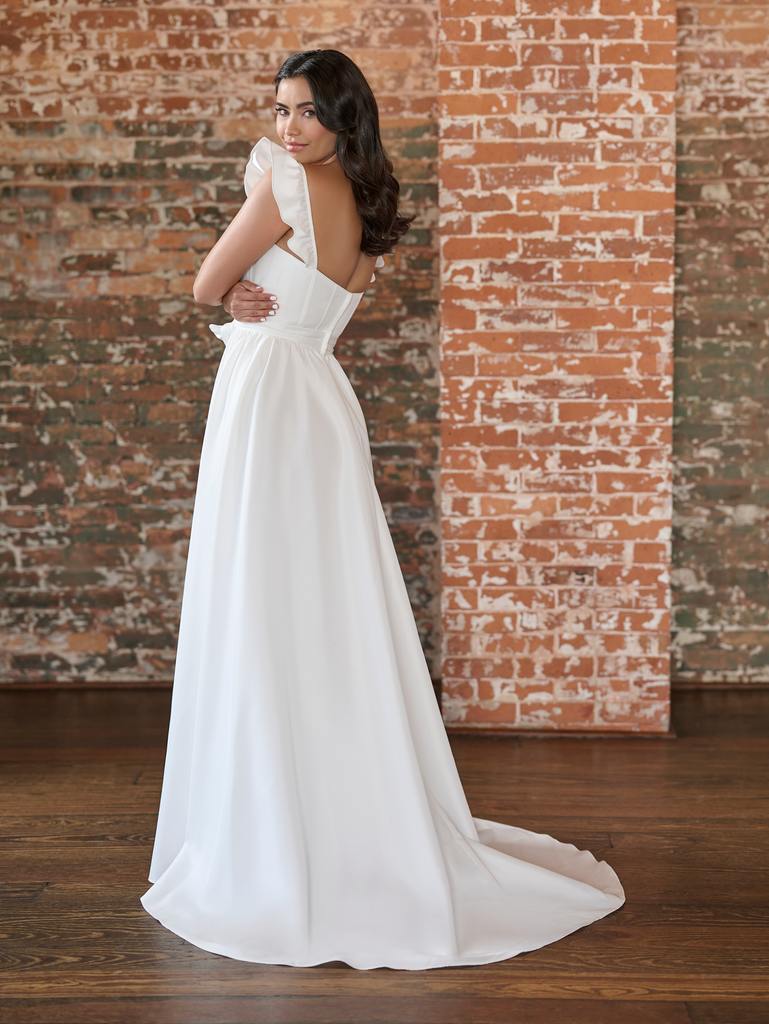 34032 Amore Gowns 34032_Ivory_2-769x1024