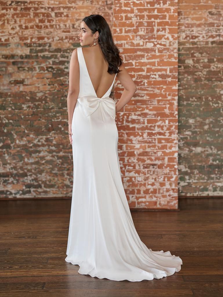 34033 Amore Gowns 34033_Ivory_2-769x1024