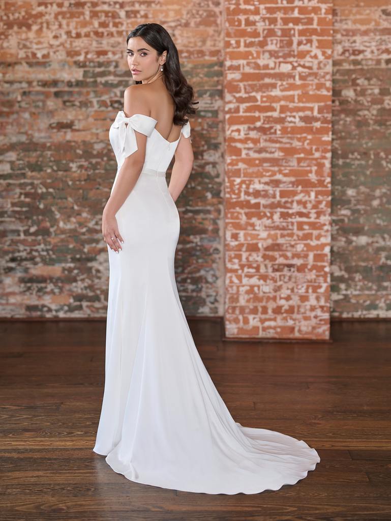 34037 Amore Gowns 34037_Ivory_2-769x1024
