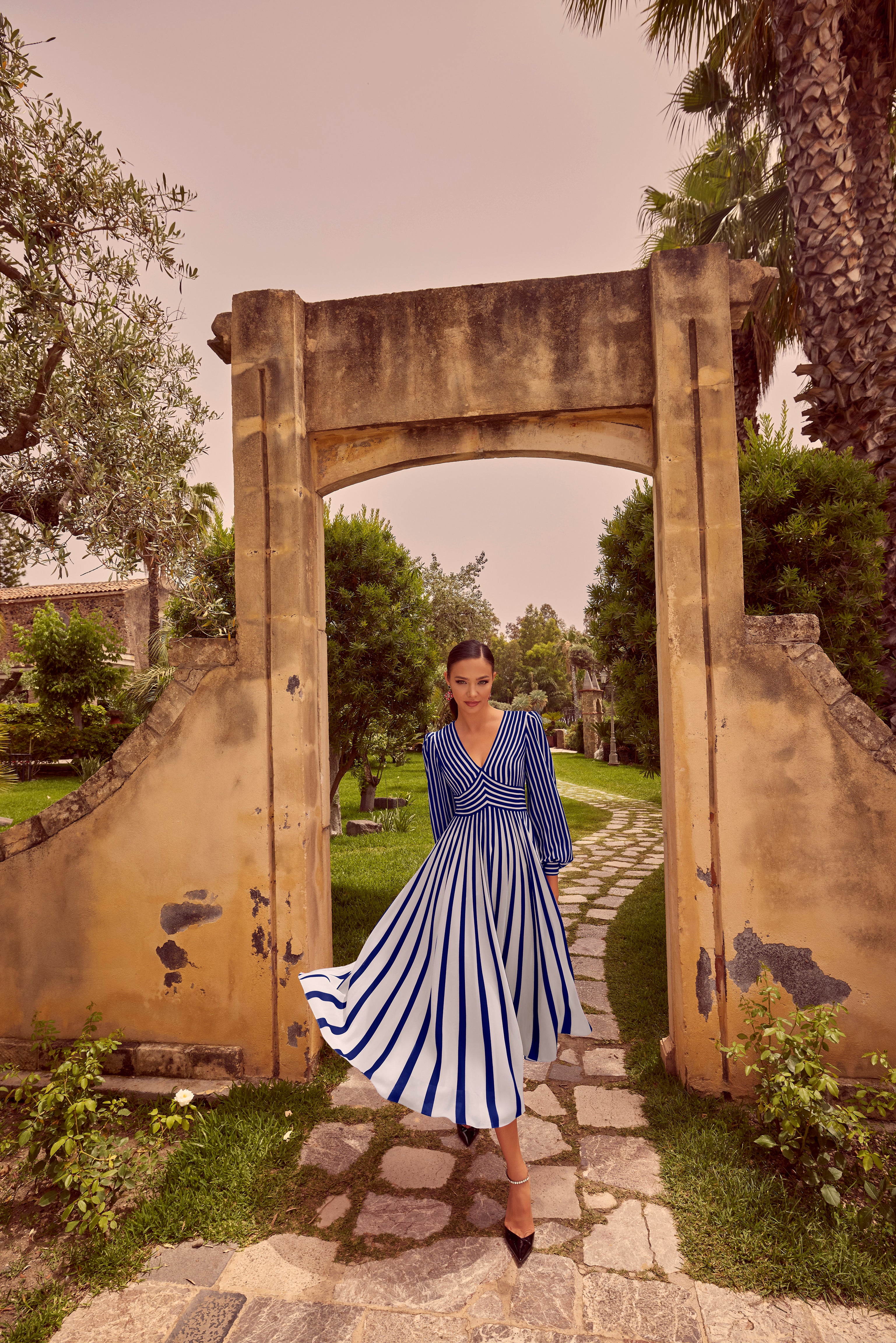 36105 Taupe Amore Gowns 36105_028_TAUPENAVYSTRIPE