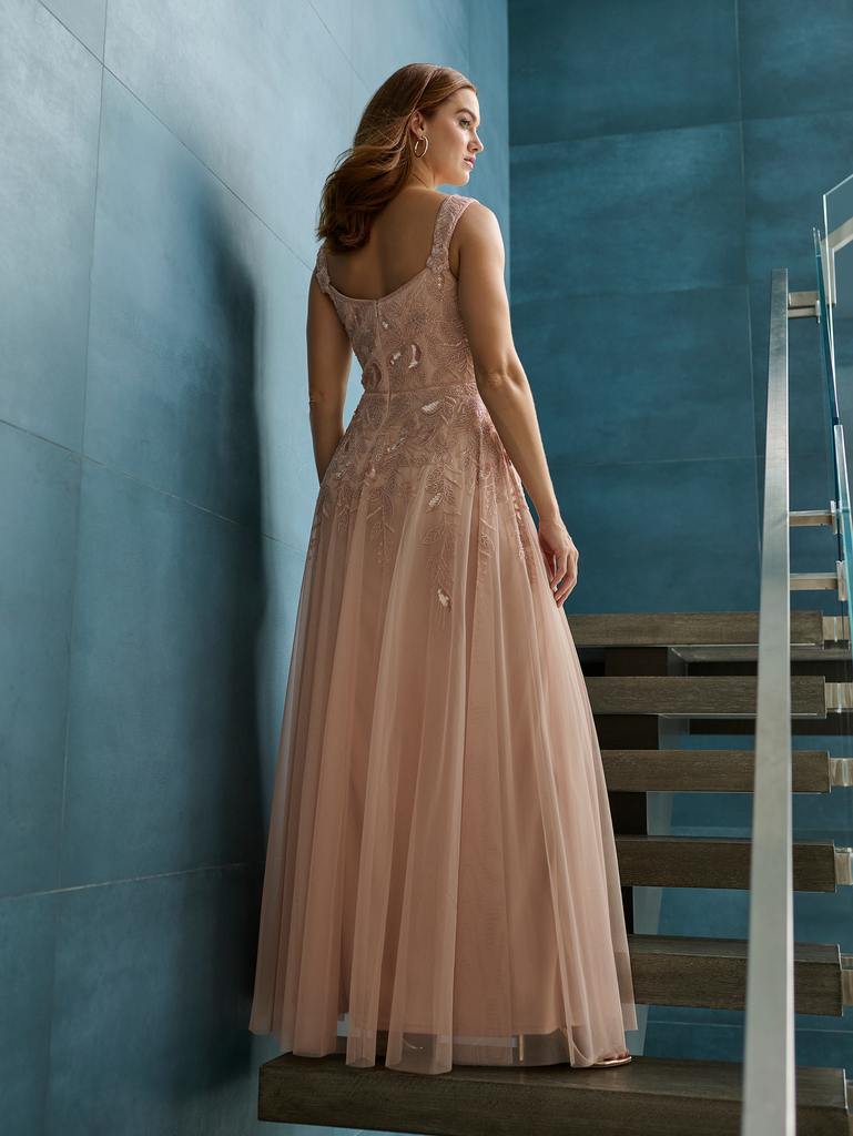 40475 Amore Gowns 40475_Blush_2-769x1024