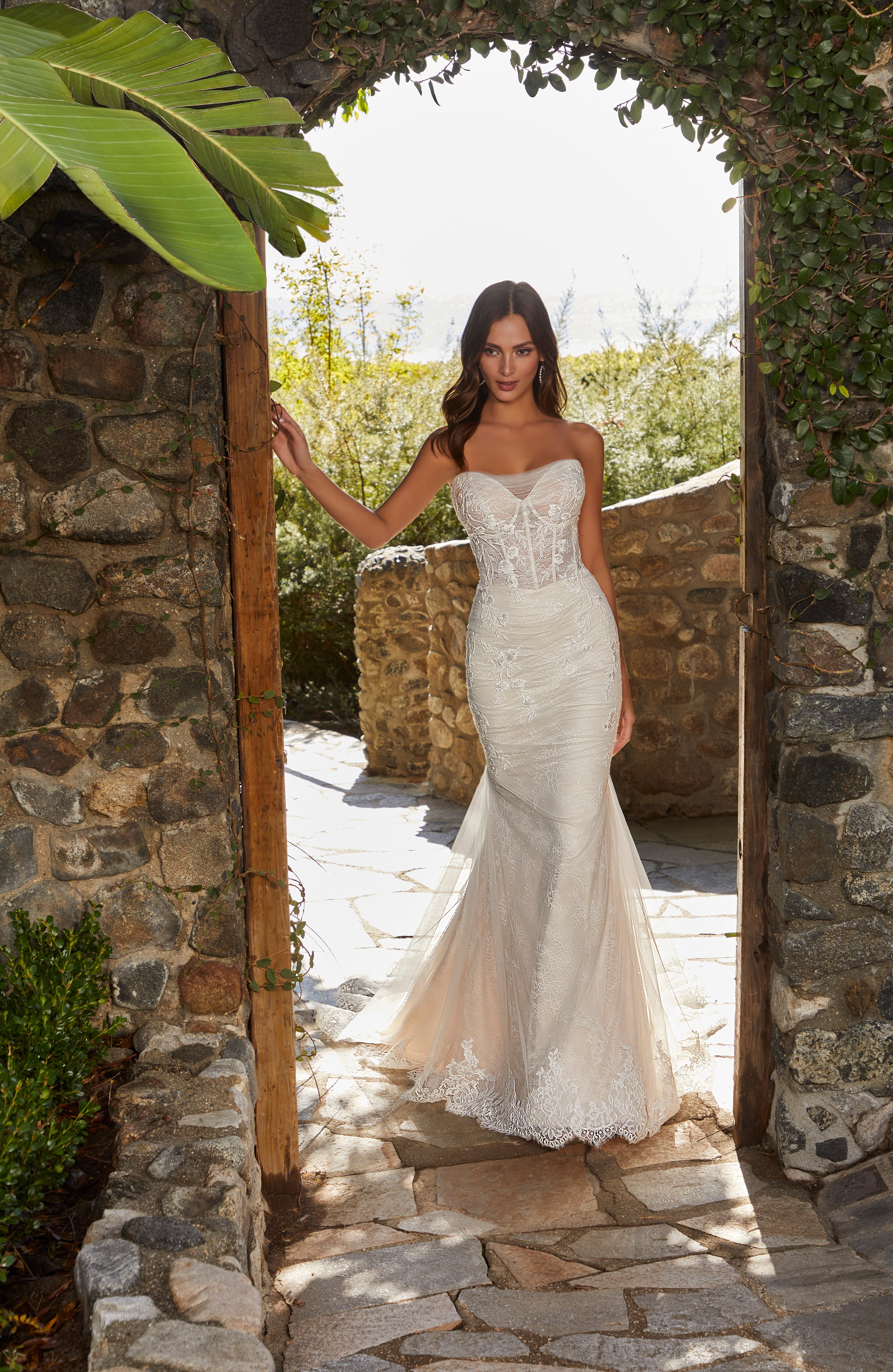 Reina Wedding Dress Amore Gowns 4470-0131