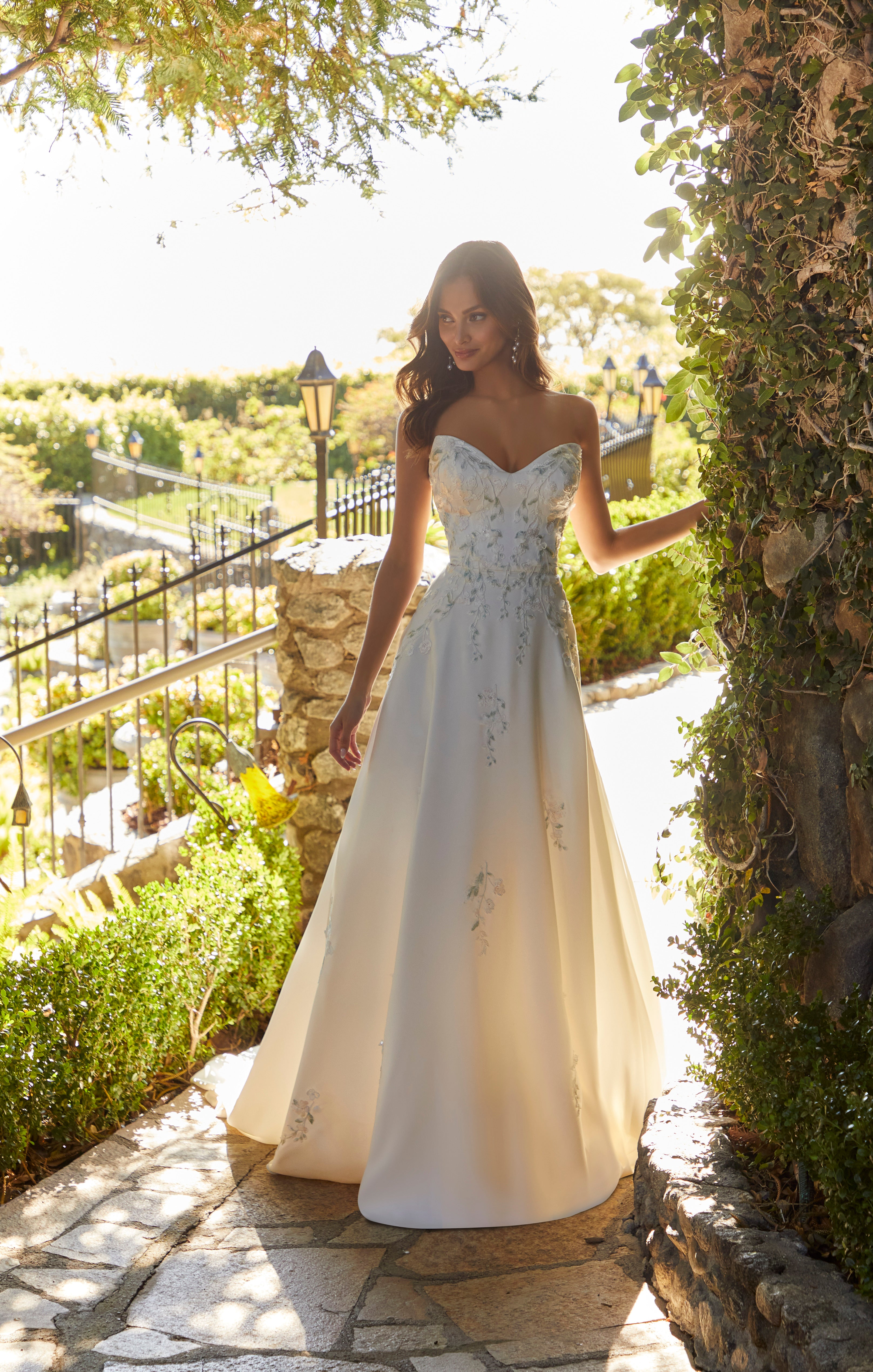 Roberta Wedding Dress Amore Gowns 4471-0357